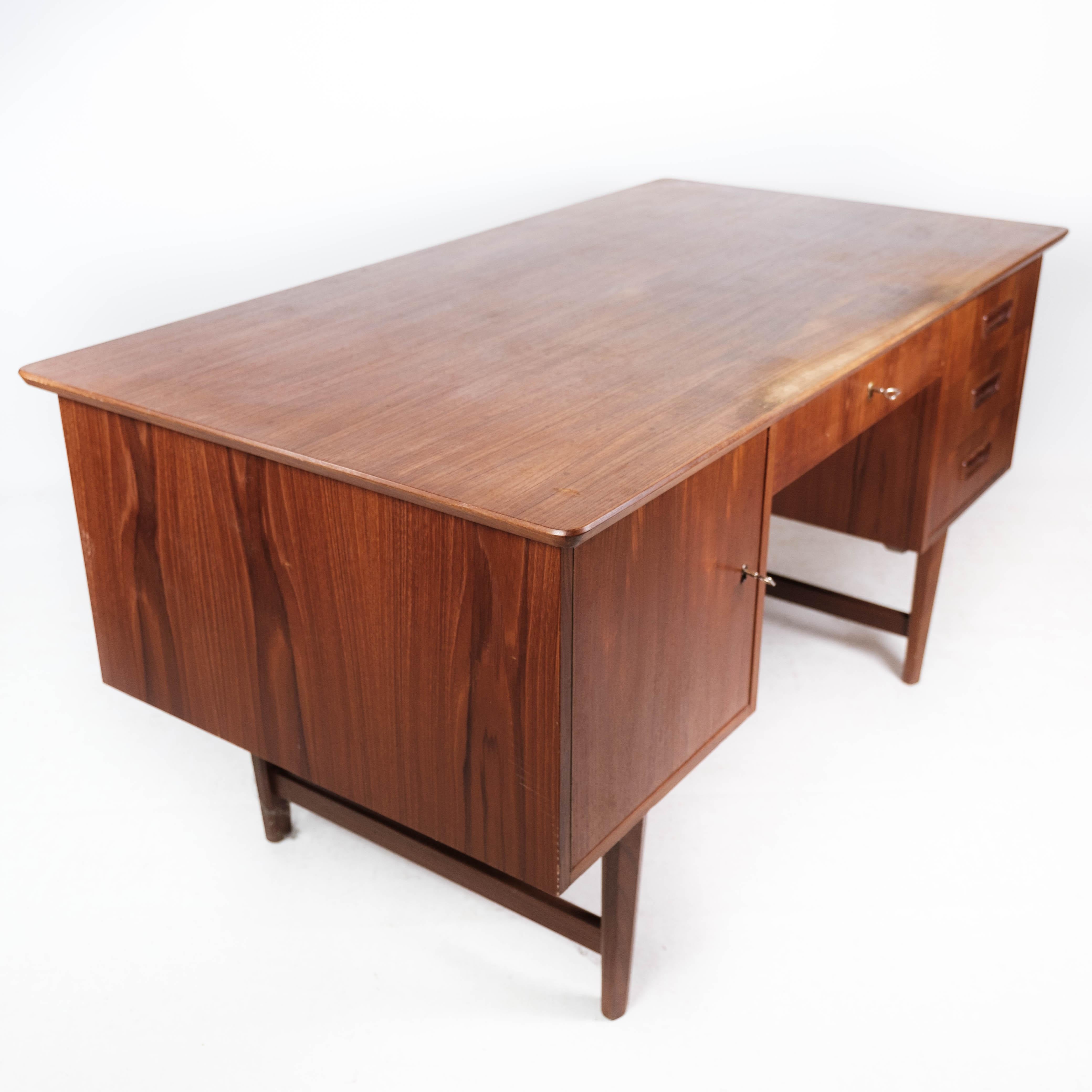 Desk in Teak of Danish Design from the 1960s 7