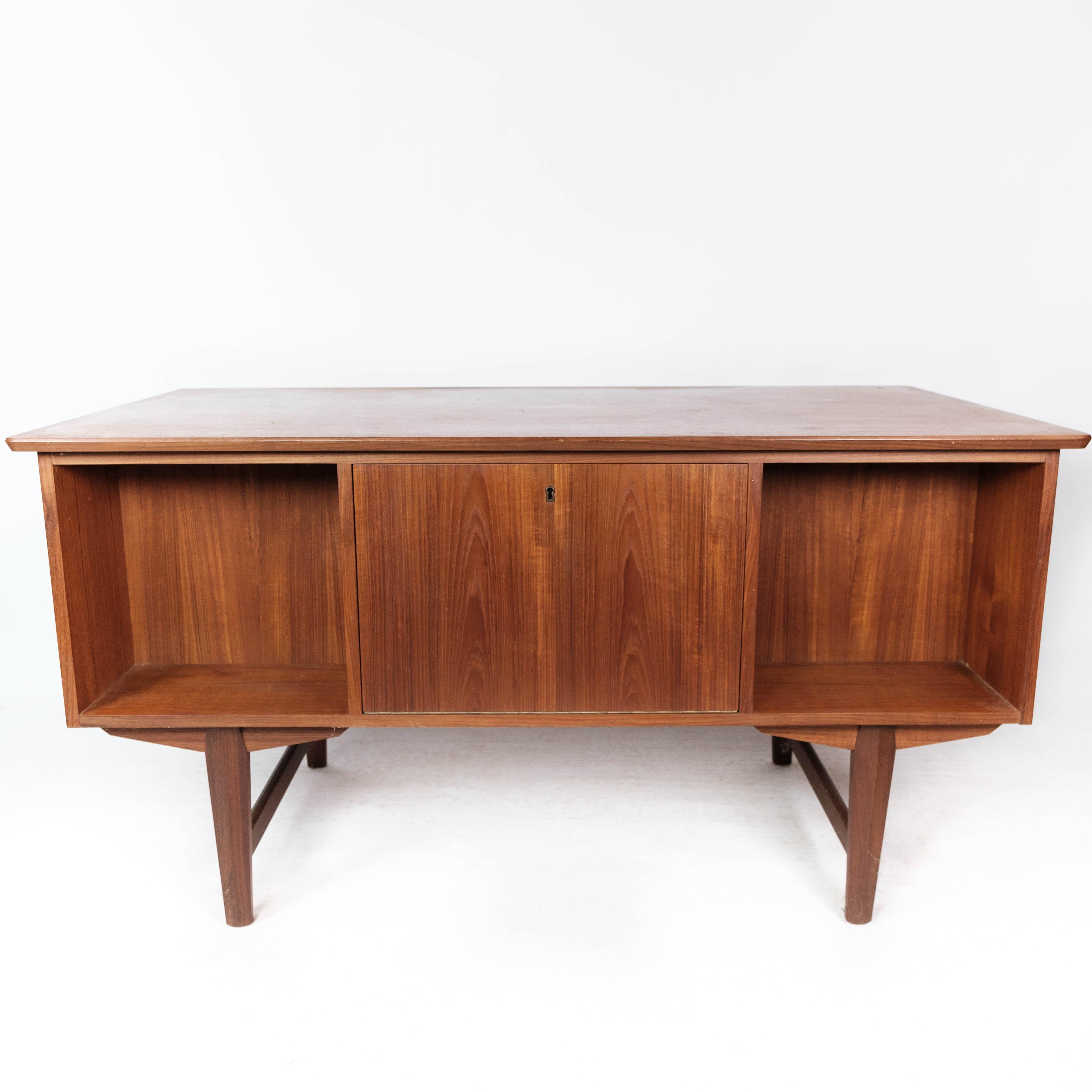 Desk in Teak of Danish Design from the 1960s 10