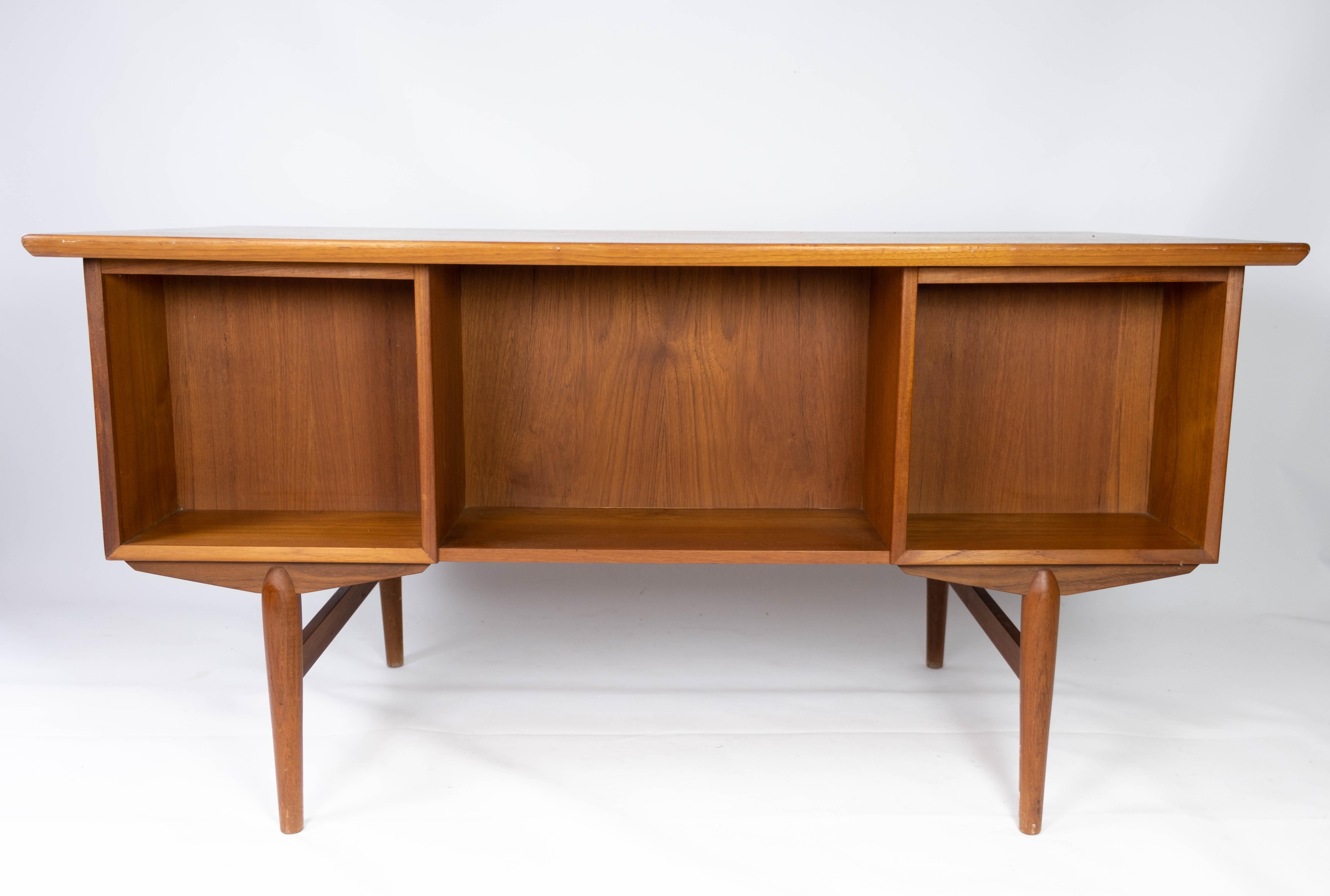 Desk in Teak of Danish Design from the 1960s 15