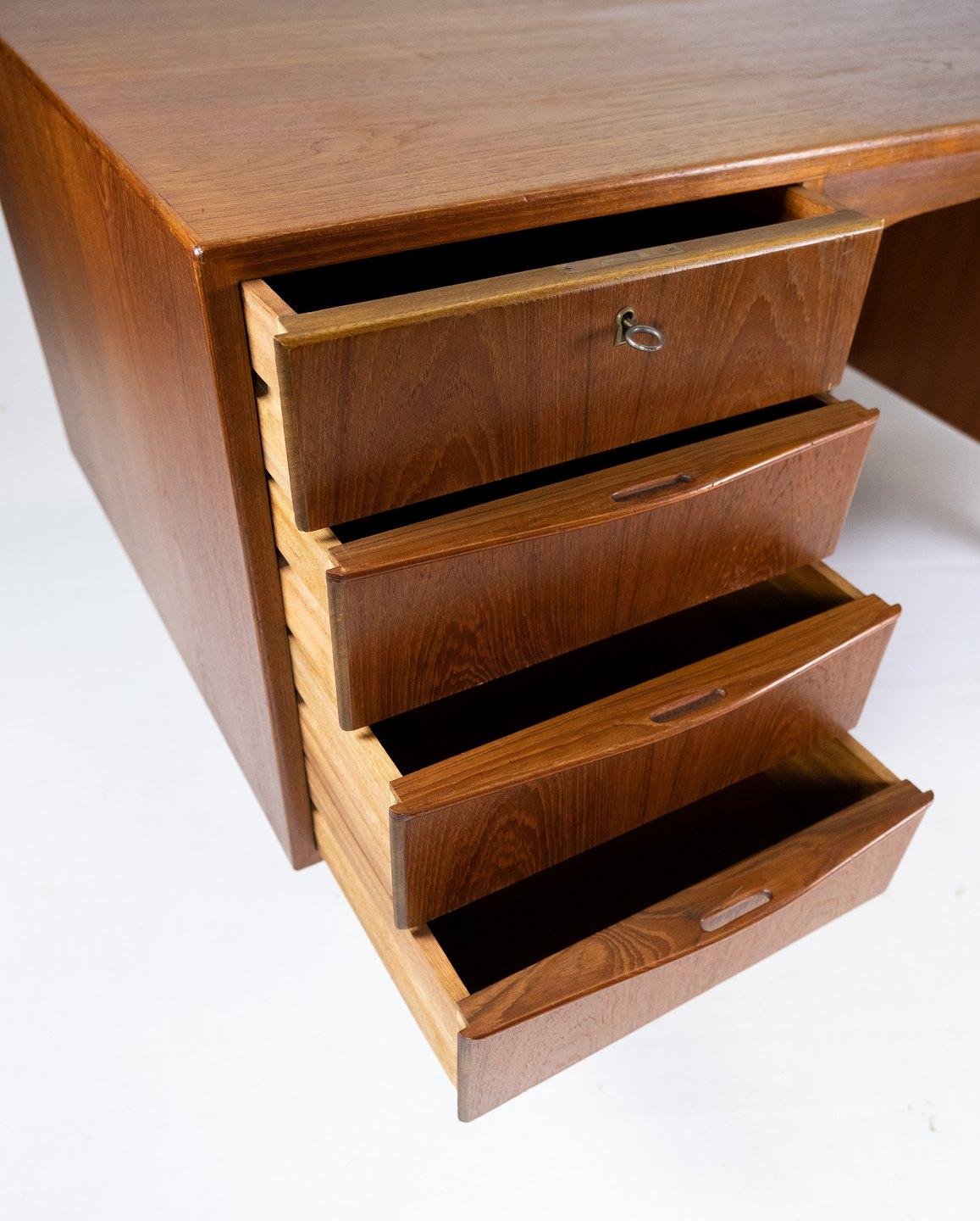 Desk Made In Teak, Danish Design From 1960s In Good Condition For Sale In Lejre, DK