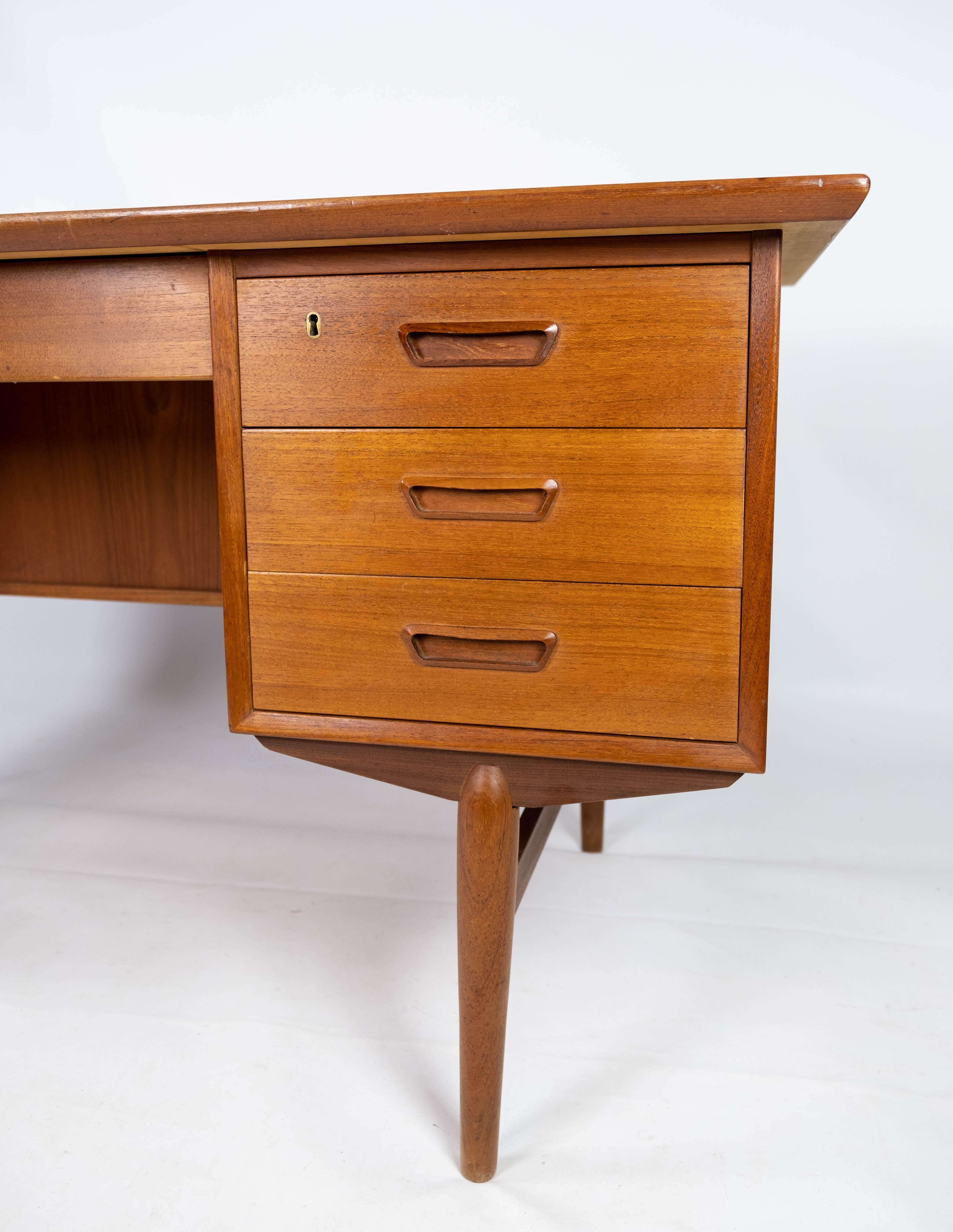 Desk in Teak of Danish Design from the 1960s In Good Condition In Lejre, DK