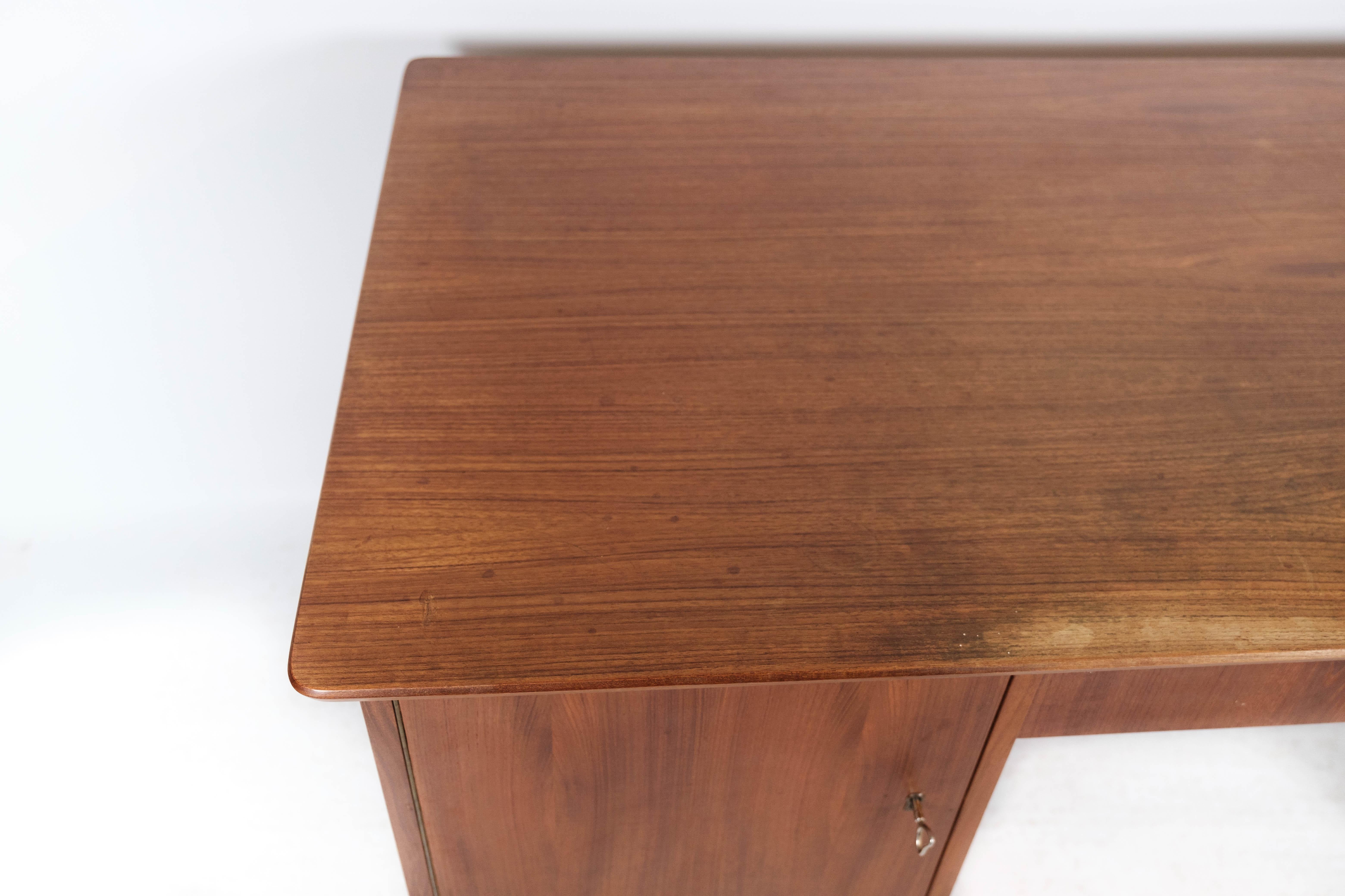 Desk in Teak of Danish Design from the 1960s In Good Condition In Lejre, DK