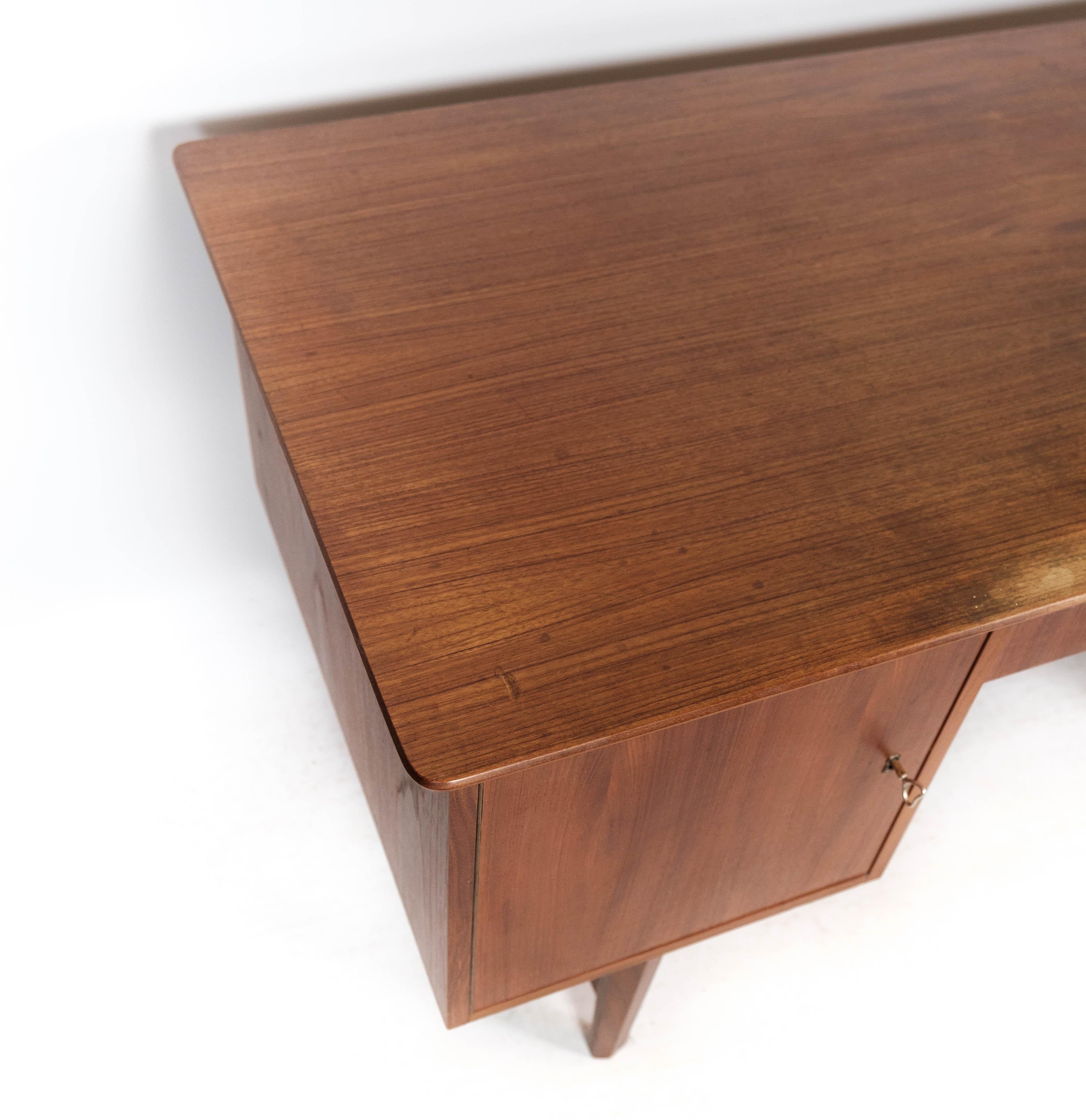 Desk in Teak of Danish Design from the 1960s 1