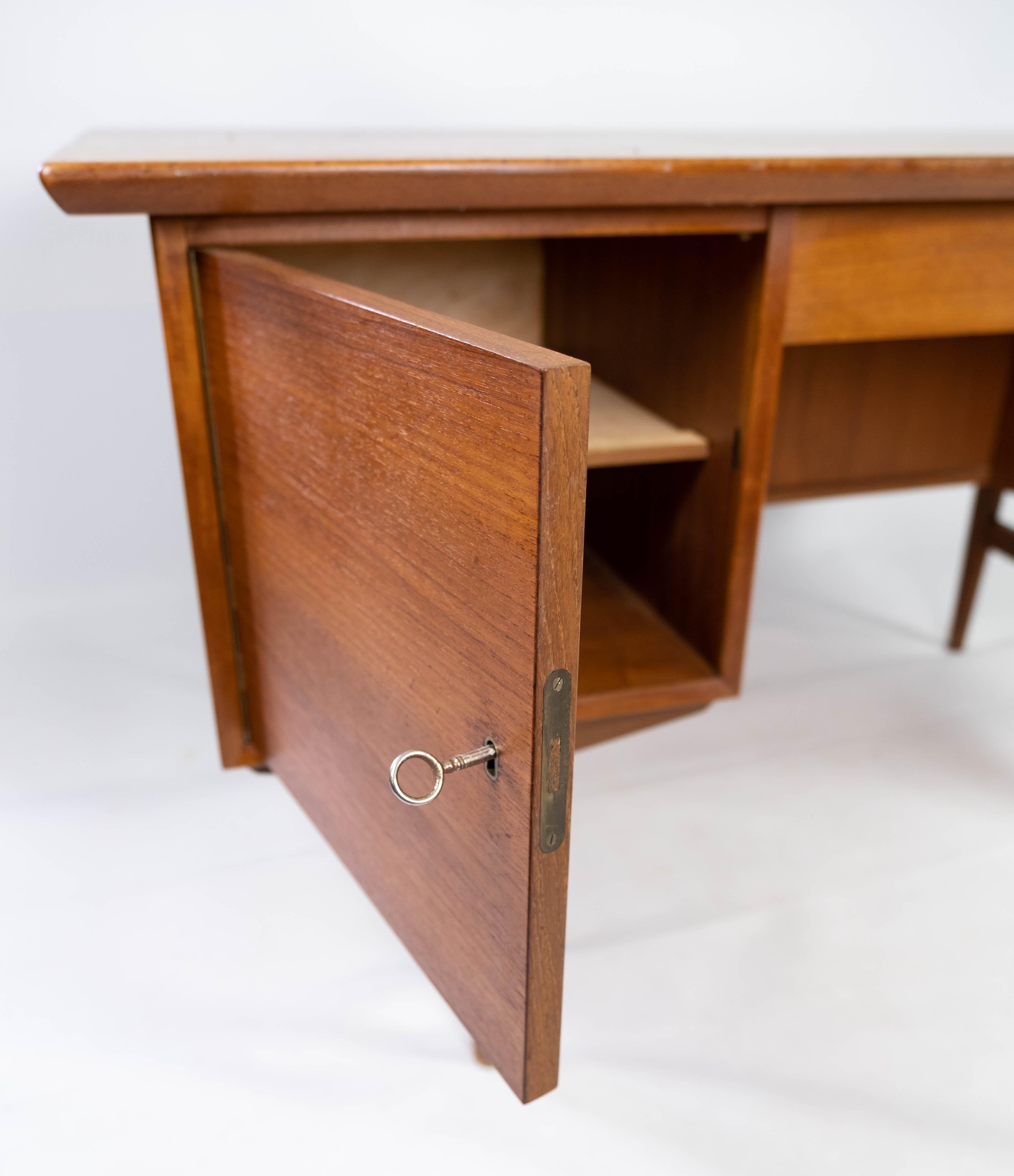 Desk in Teak of Danish Design from the 1960s 2