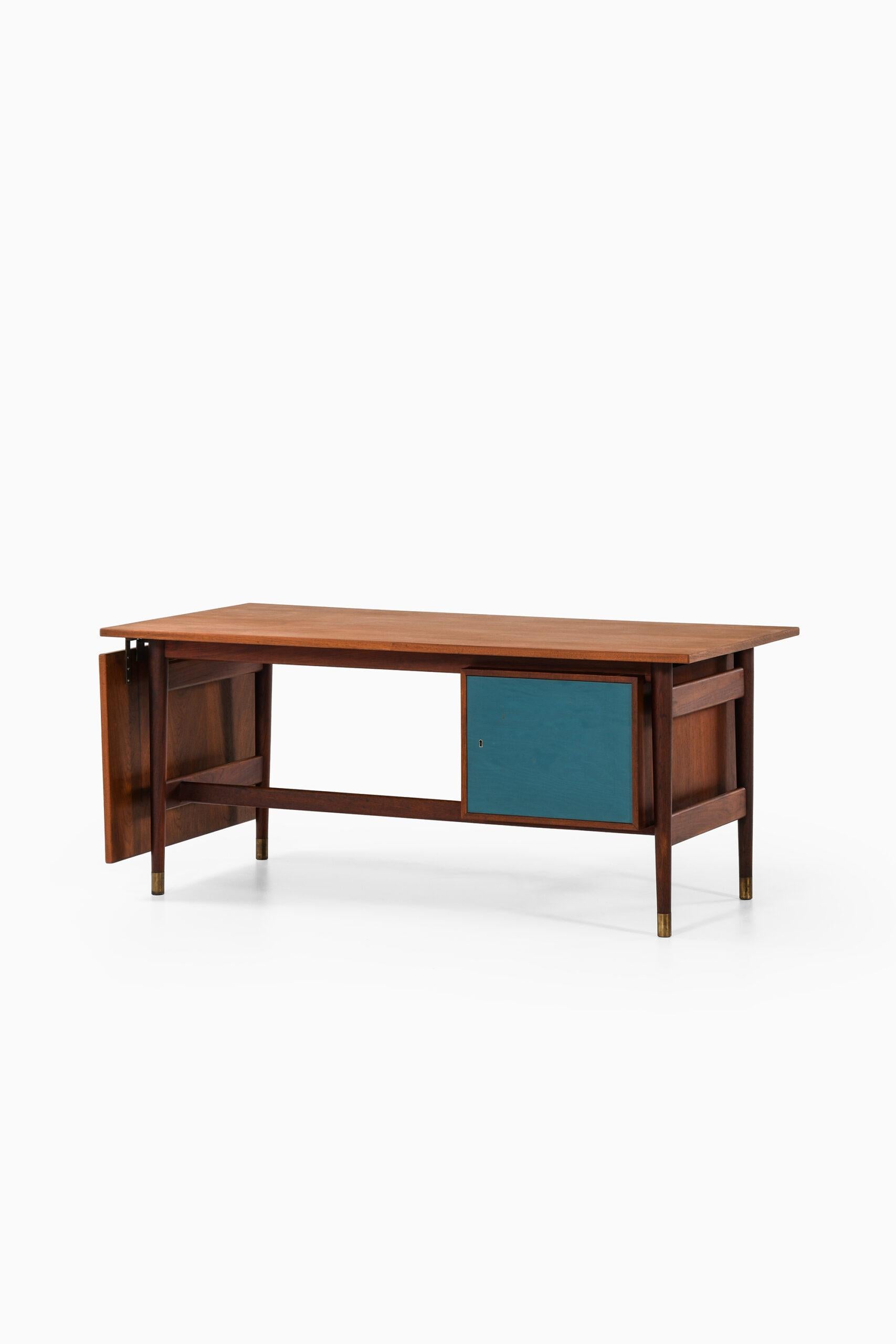 Desk in the style of Finn Juhl & Arne Vodder Produced in Denmark For Sale 3