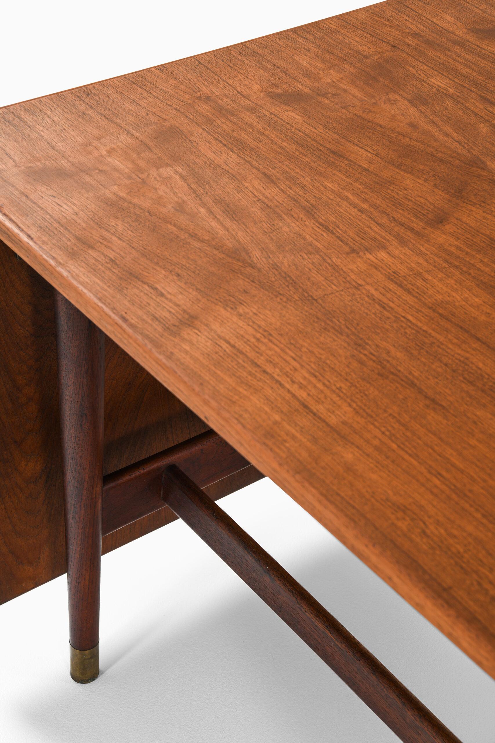 Desk in the style of Finn Juhl & Arne Vodder Produced in Denmark For Sale 5