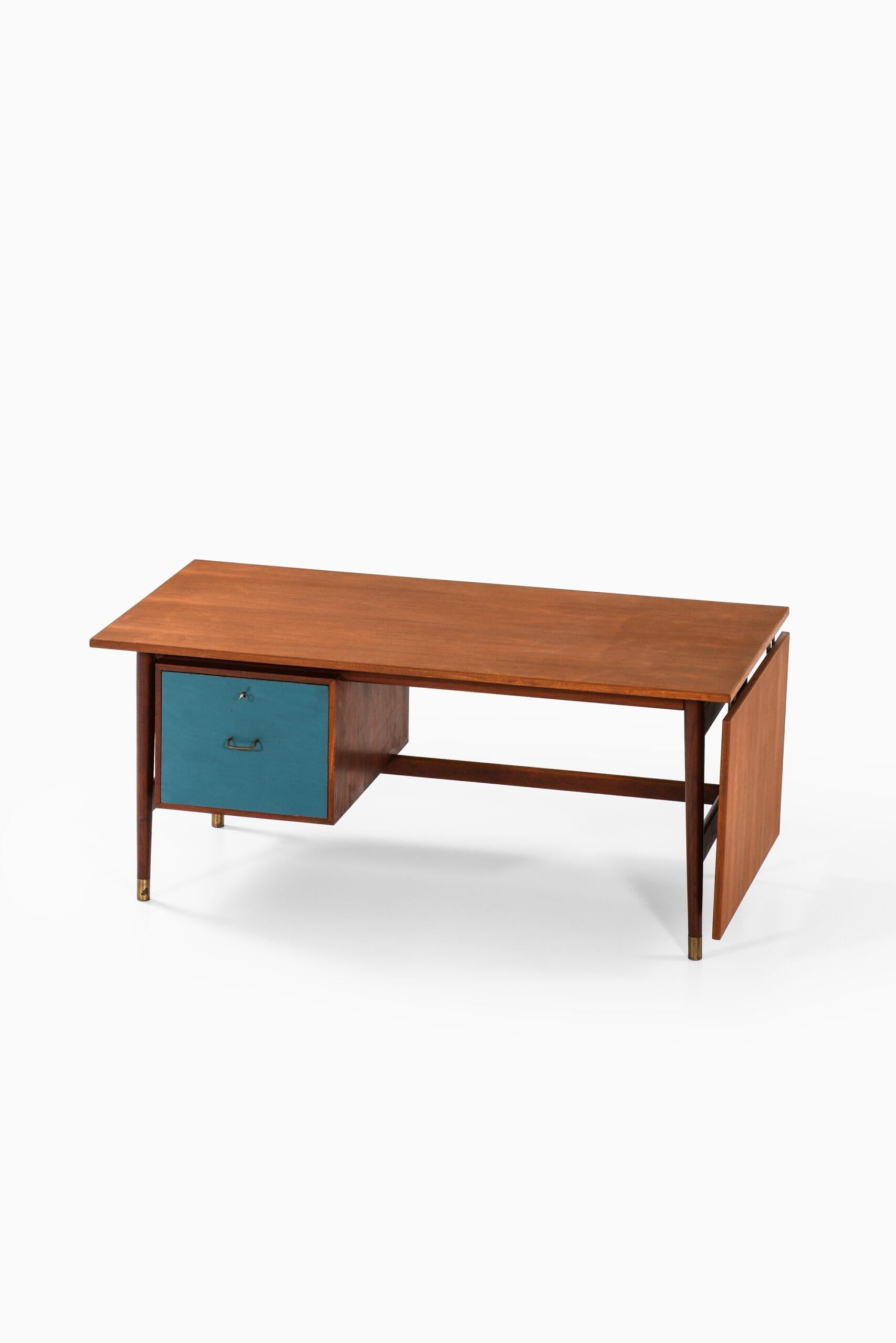 Scandinavian Modern Desk in the style of Finn Juhl & Arne Vodder Produced in Denmark For Sale