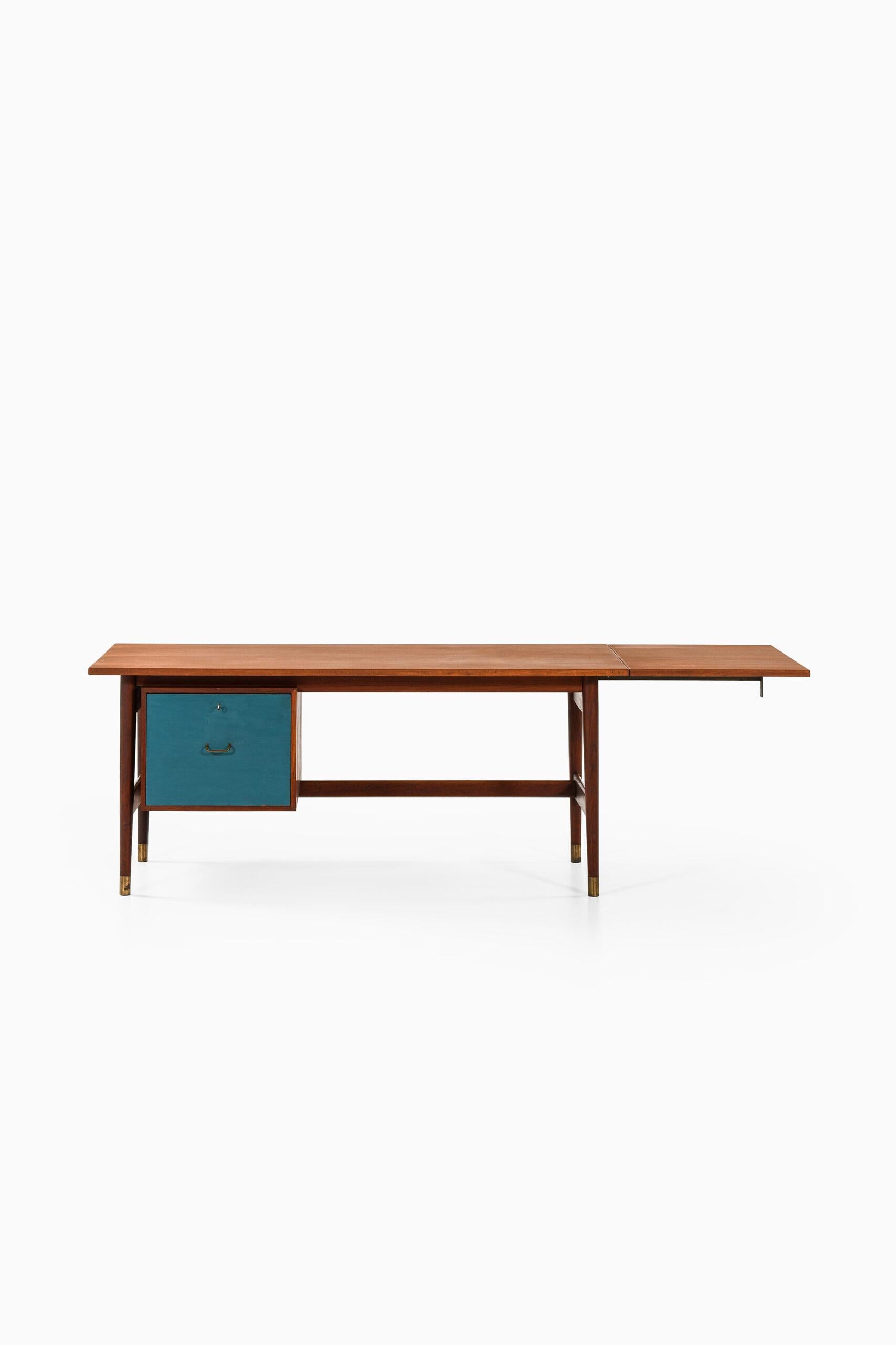 Desk in the style of Finn Juhl & Arne Vodder Produced in Denmark In Good Condition For Sale In Limhamn, Skåne län