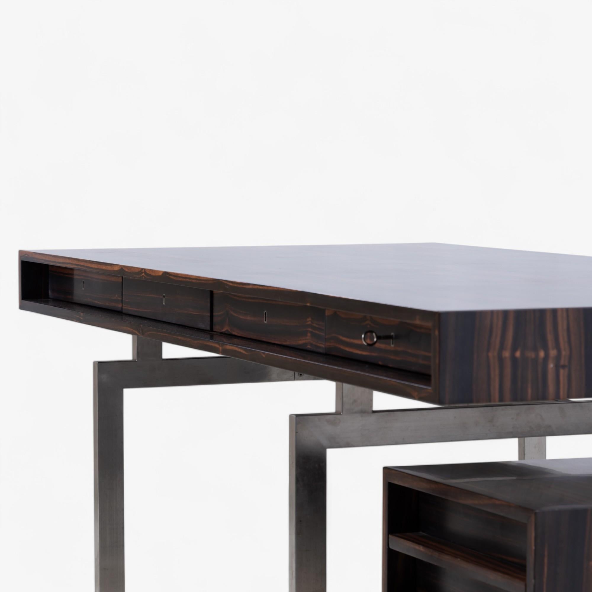 Desk in walnut designed by Bodil Kjaer In Good Condition For Sale In Copenhagen, DK