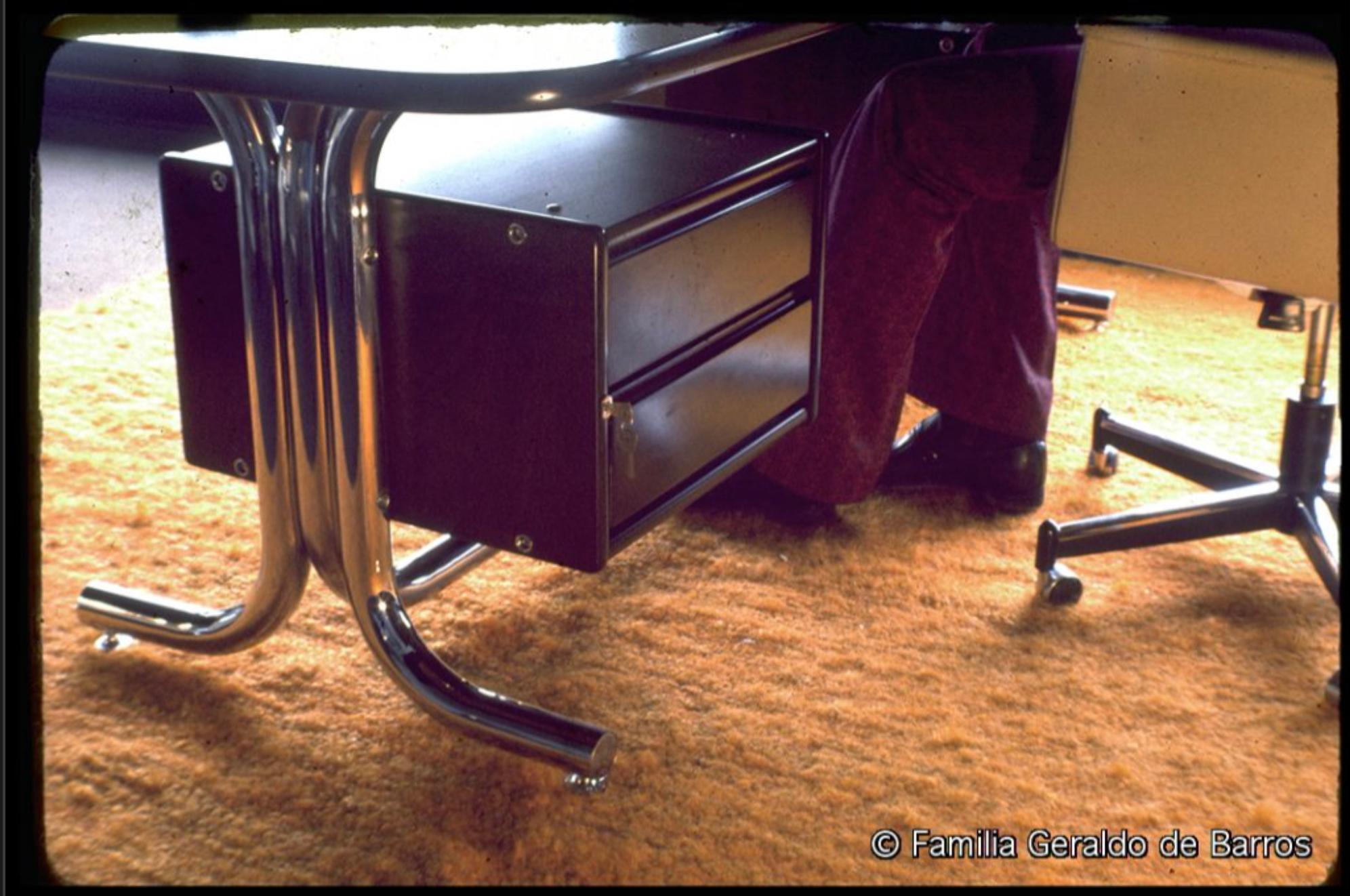 1970er Midcentury Modern Schreibtisch aus Chromrohr und Holzblatt von Geraldo Barros im Angebot 6