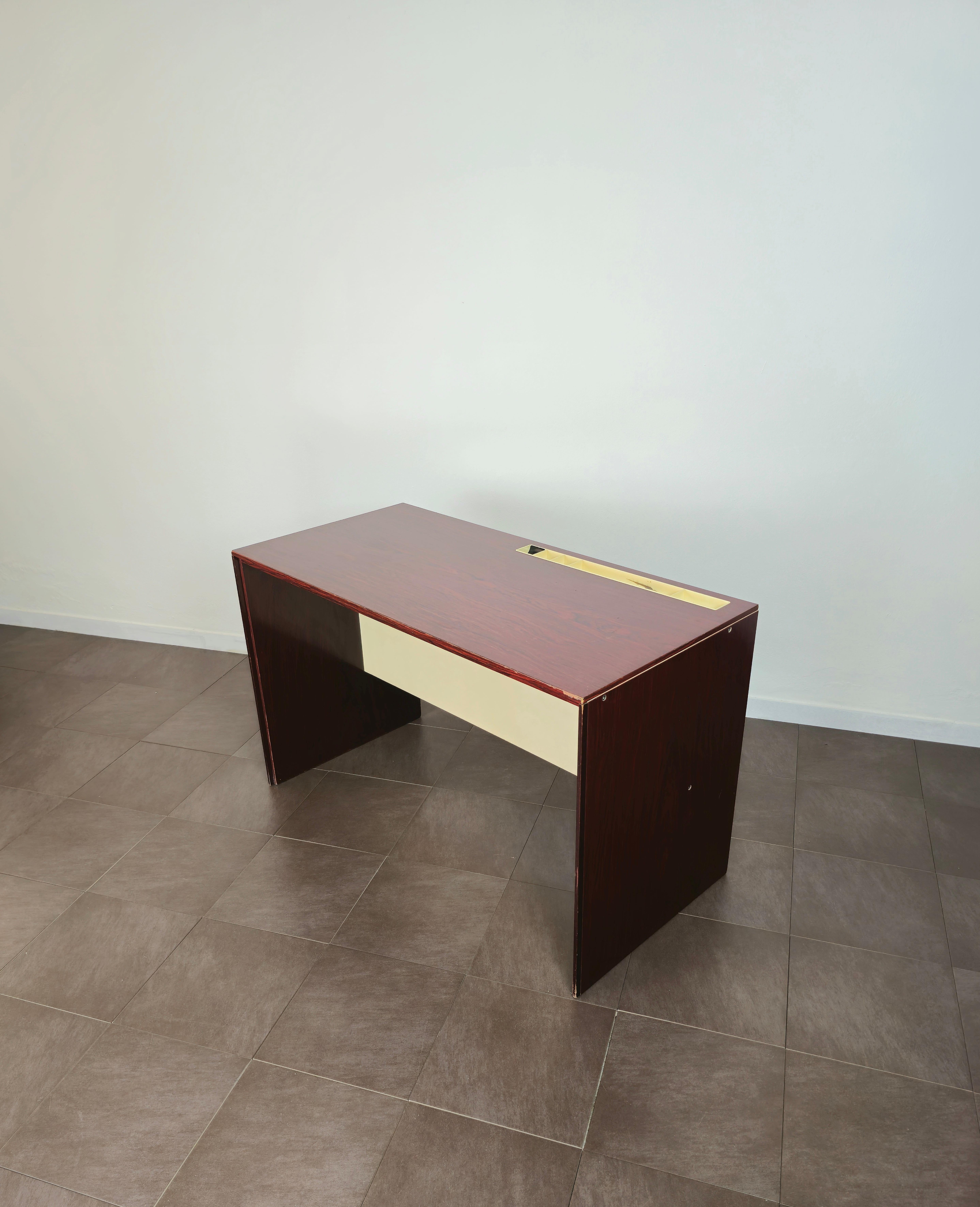 Desk in Wood Italy 1970s Mid-Century Modern For Sale 2