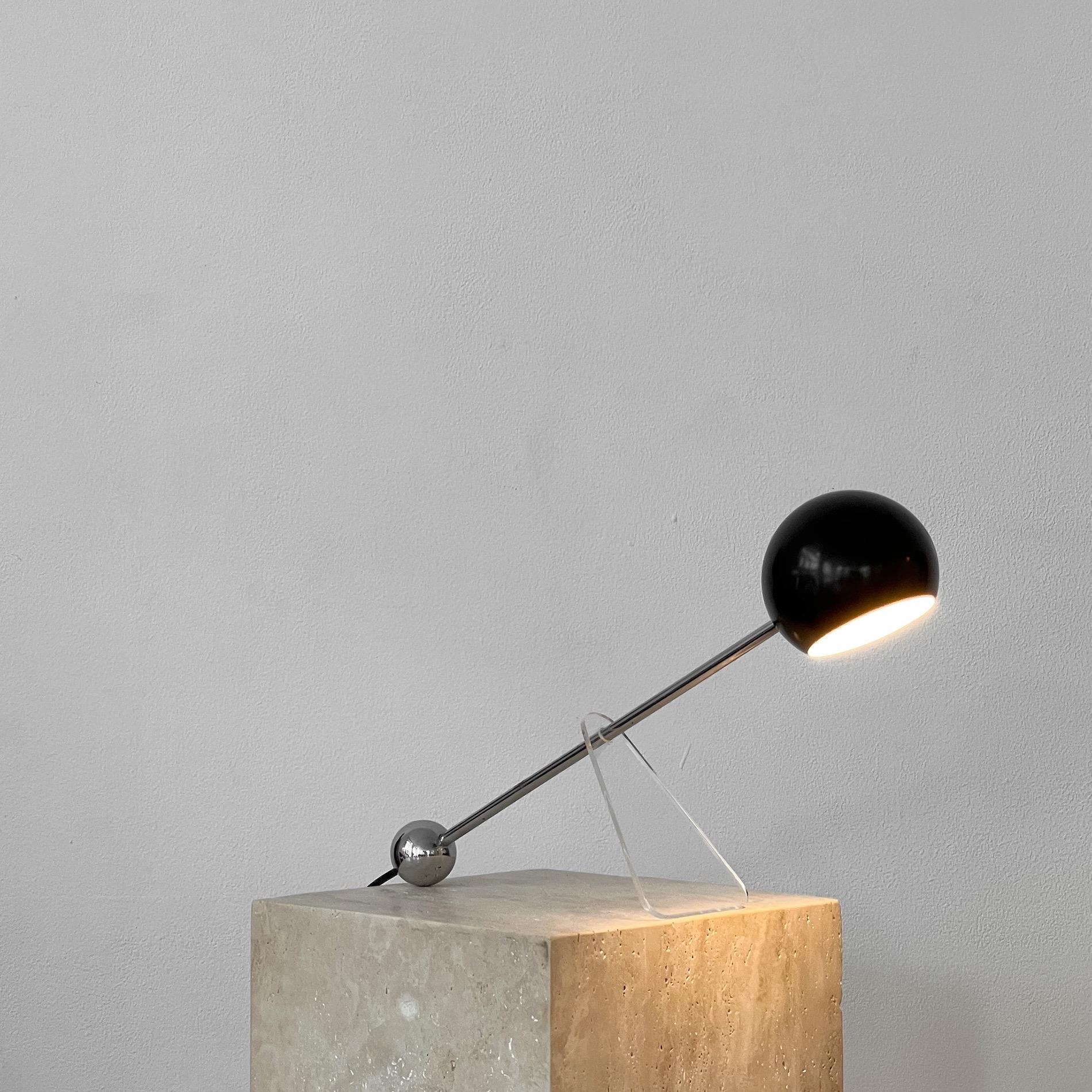 This desk lamp was designed in the 1980s. It is related to the work of Yonel Lebovici. This French designer was known for his abstract, organic and often stylized designs. He made innovative use of modern materials such as metal and acrylic