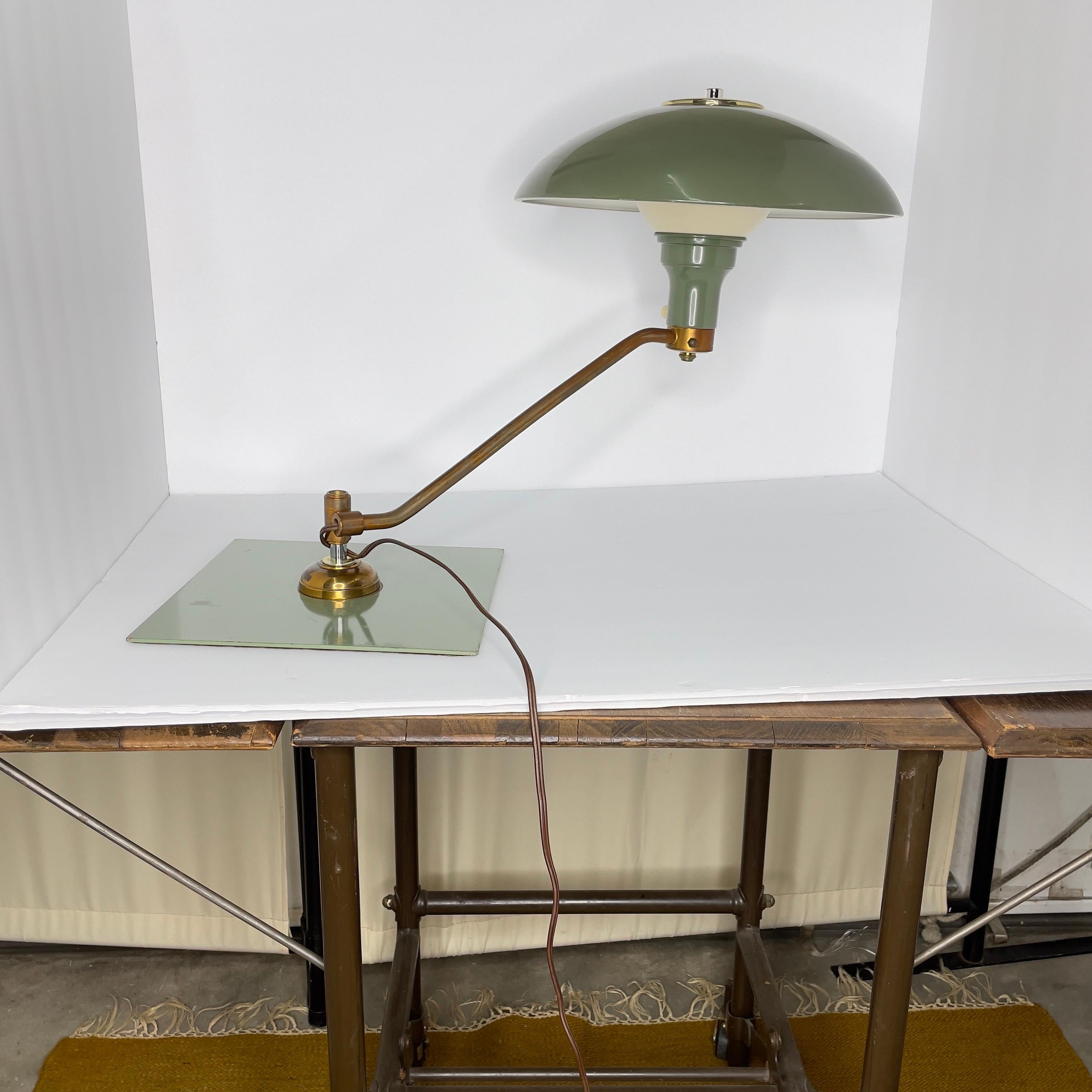 20th Century Desk Lamp attributed to M.G. Wheeler's Sight Light Saucer Lamp For Sale