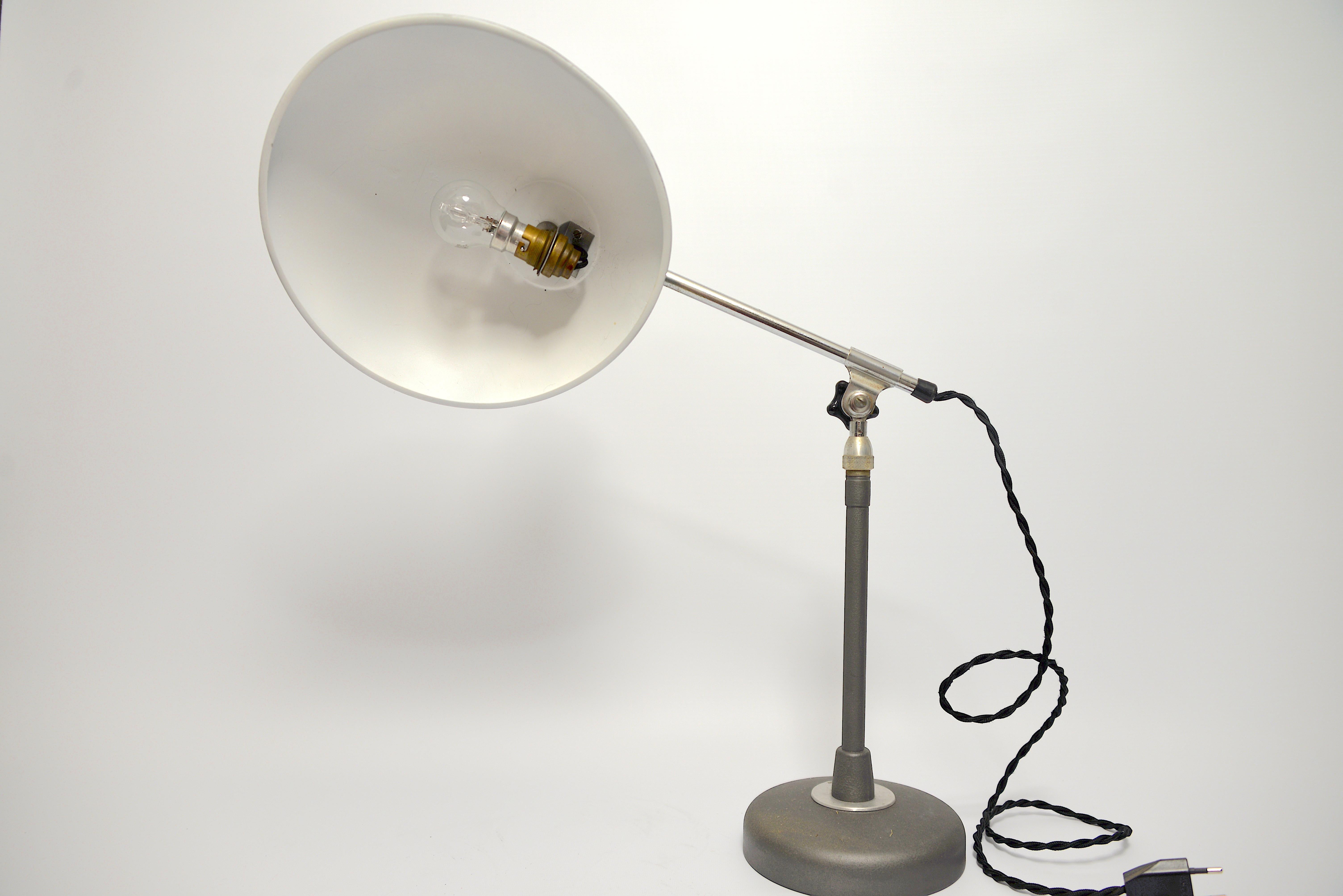 Lampada da tavolo di Ferdinand Soleere per  Soleere Paris, 
Tutta originale
Lampada molto bella con braccio telescopico 