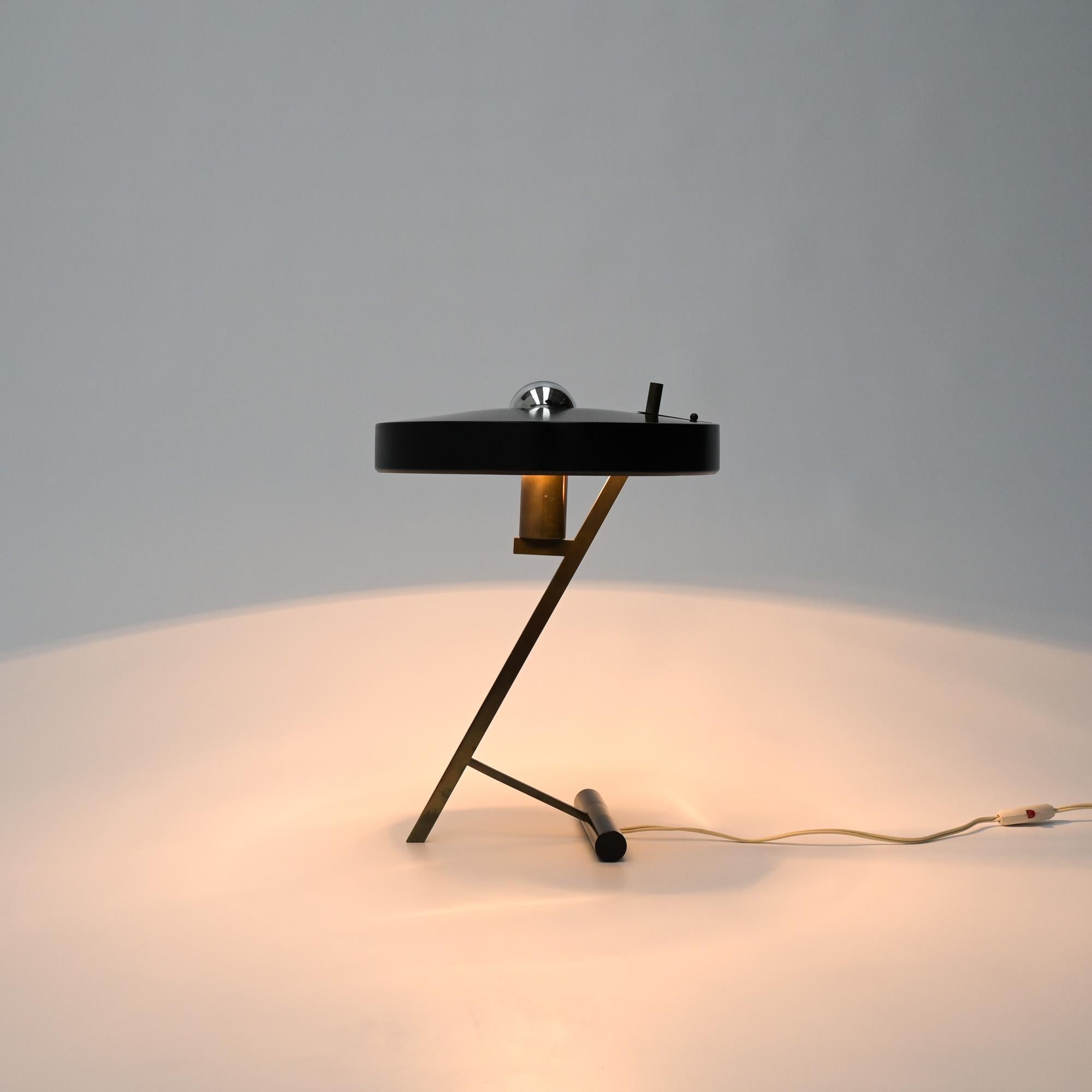 This iconic desk lamp was designed by Louis Christiaan Kalff for Philips Eindhoven in 1955. It has a black shade and a brass frame.
This desk lamp is in very good condition. The black shade is relacquered. Take a look at the detail pictures. This