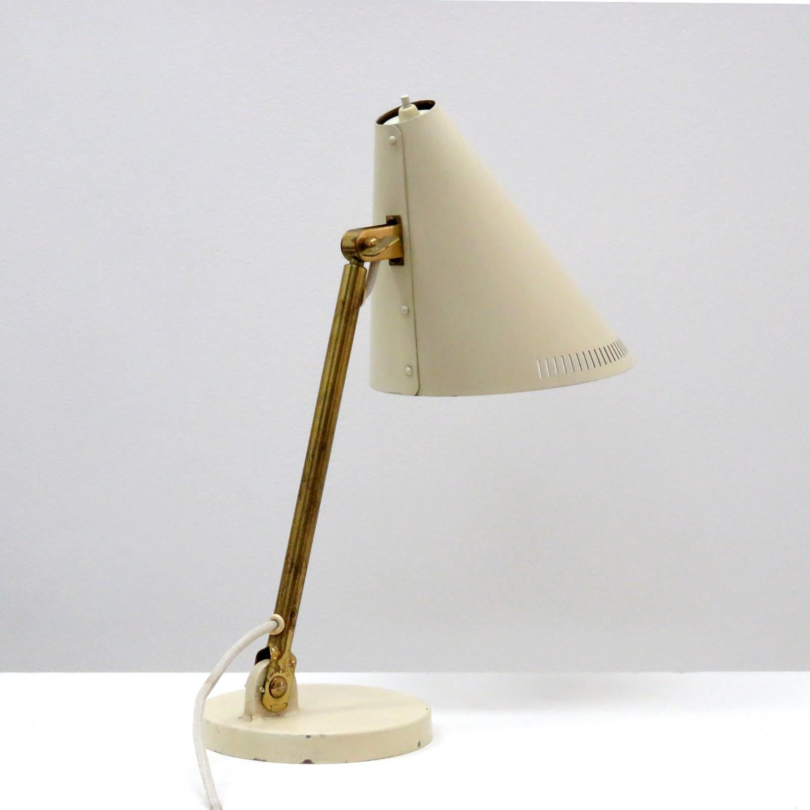 Lámpara de escritorio de Paavo Tynell para Taito, 1950 Esmaltado en venta
