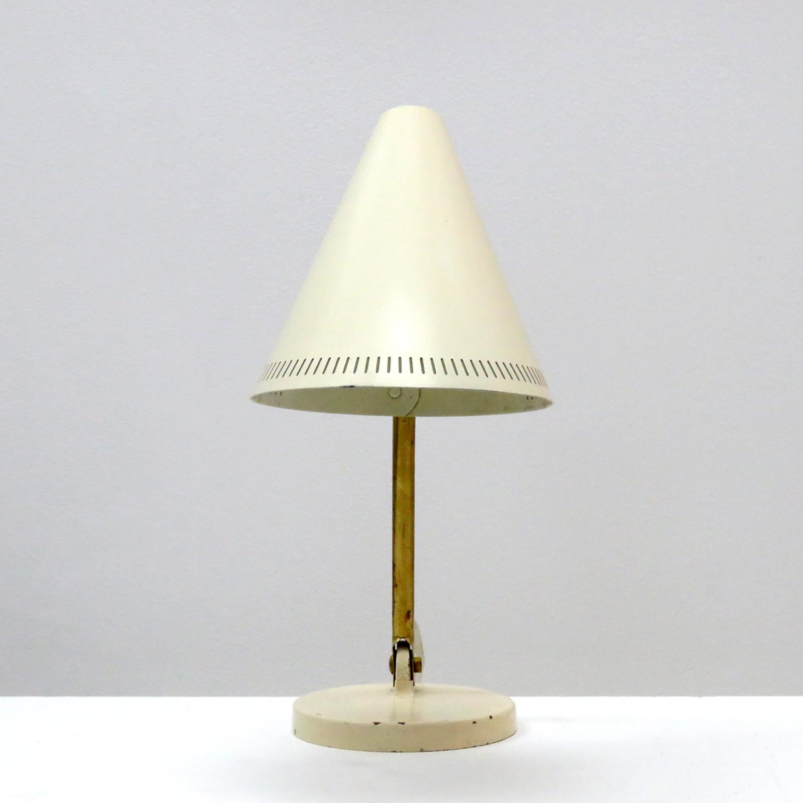 Schreibtischlampe von Paavo Tynell für Taito, 1950 (Messing) im Angebot