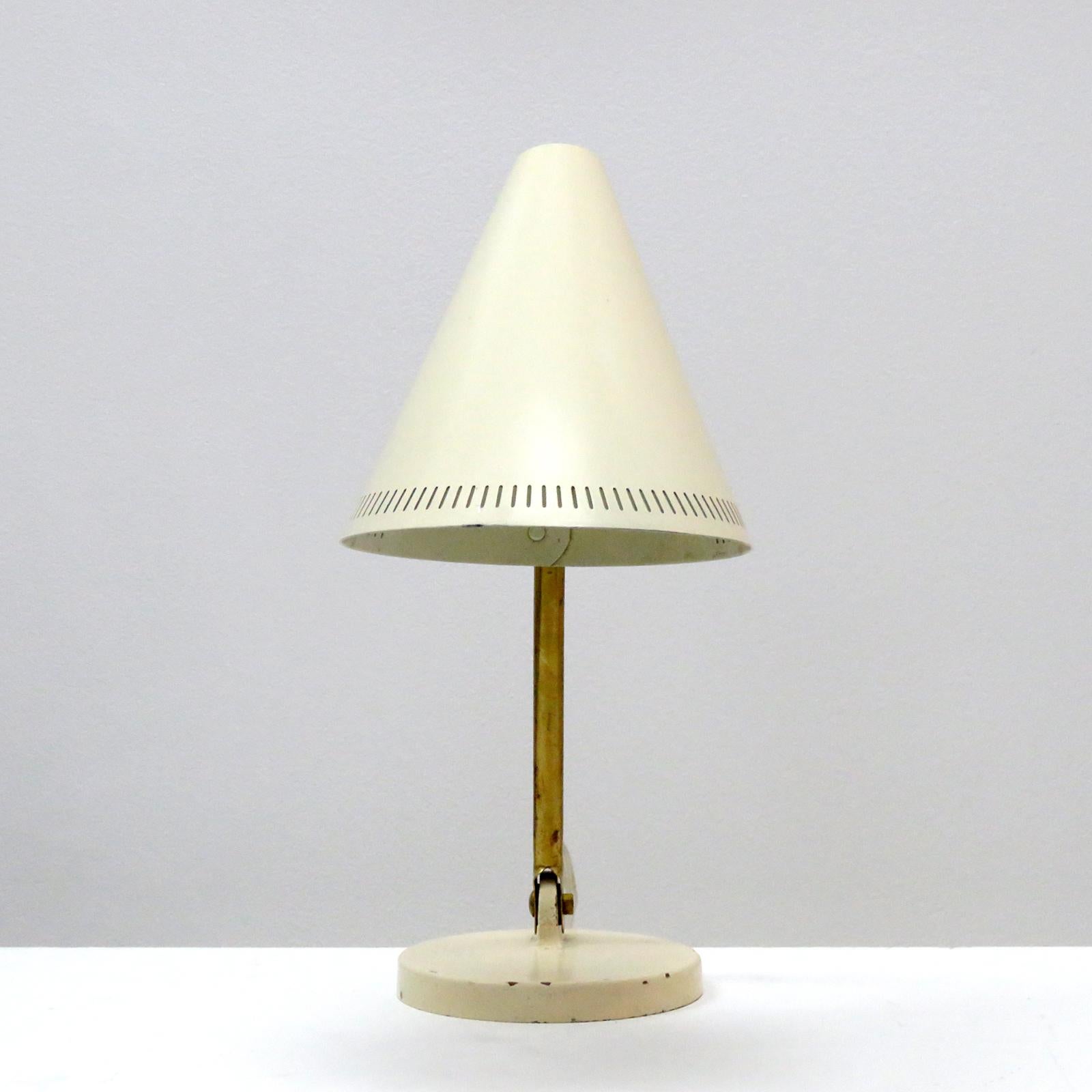 Lámpara de escritorio de Paavo Tynell para Taito, 1950 Metal en venta