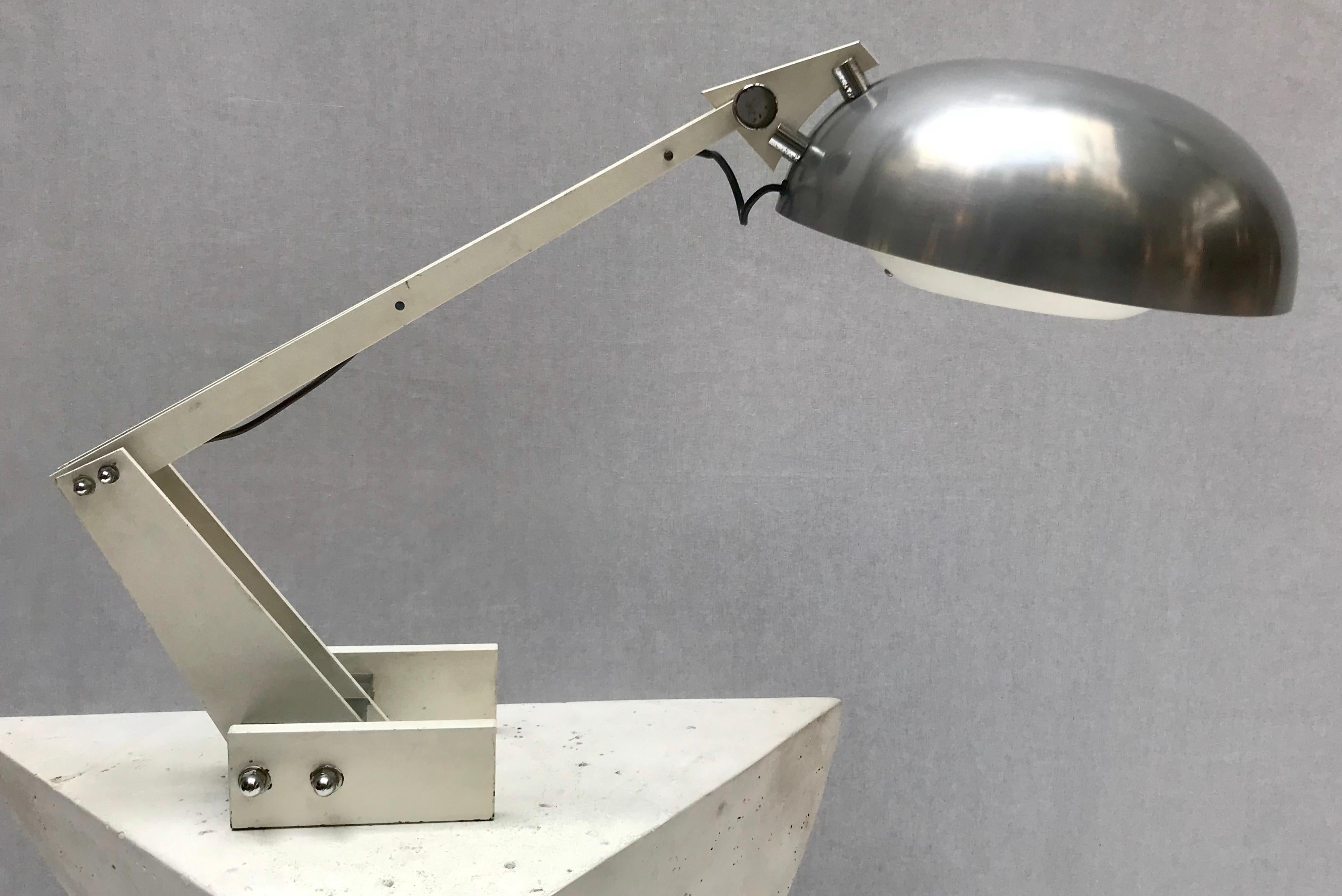 Beautiful industrial desk lamp by Wim Rietveld for Gipsen,

circa 1960.