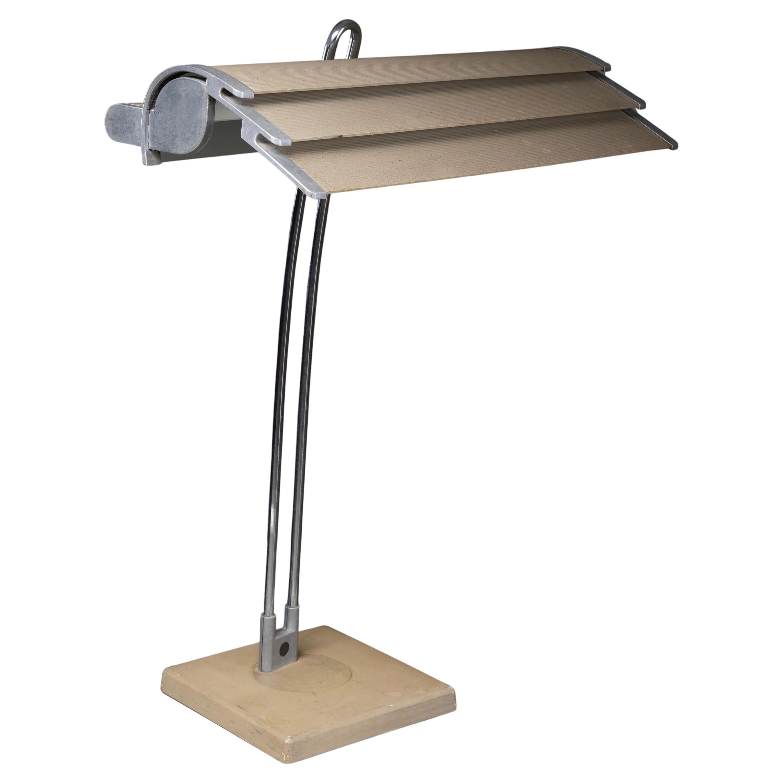 Lámpara de sobremesa de hierro fundido, acero y aluminio estriado, Francia, años 60