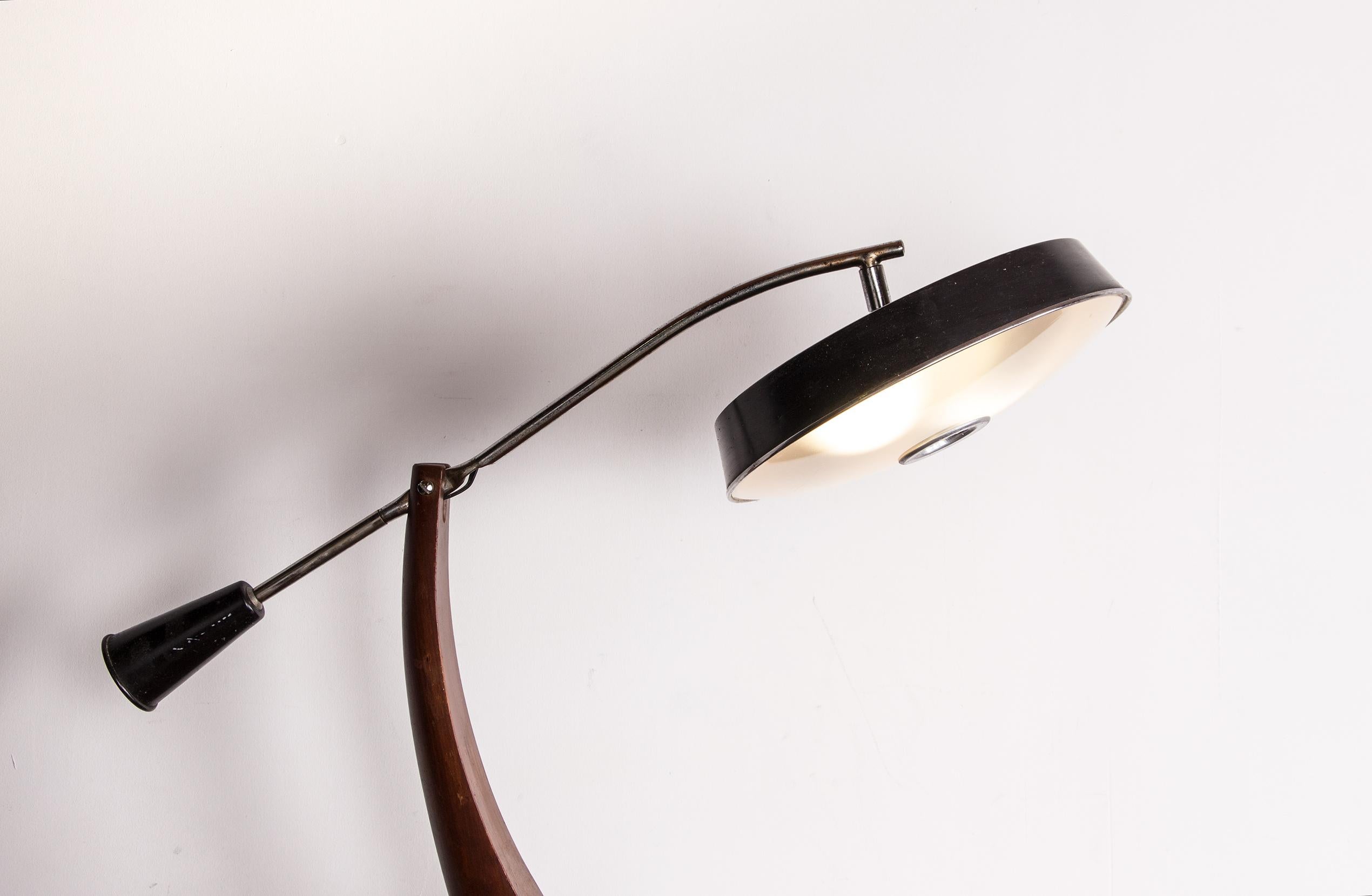 Desk lamp in Teak and black lacquered metal President Model by Fase 1960. In Good Condition For Sale In JOINVILLE-LE-PONT, FR
