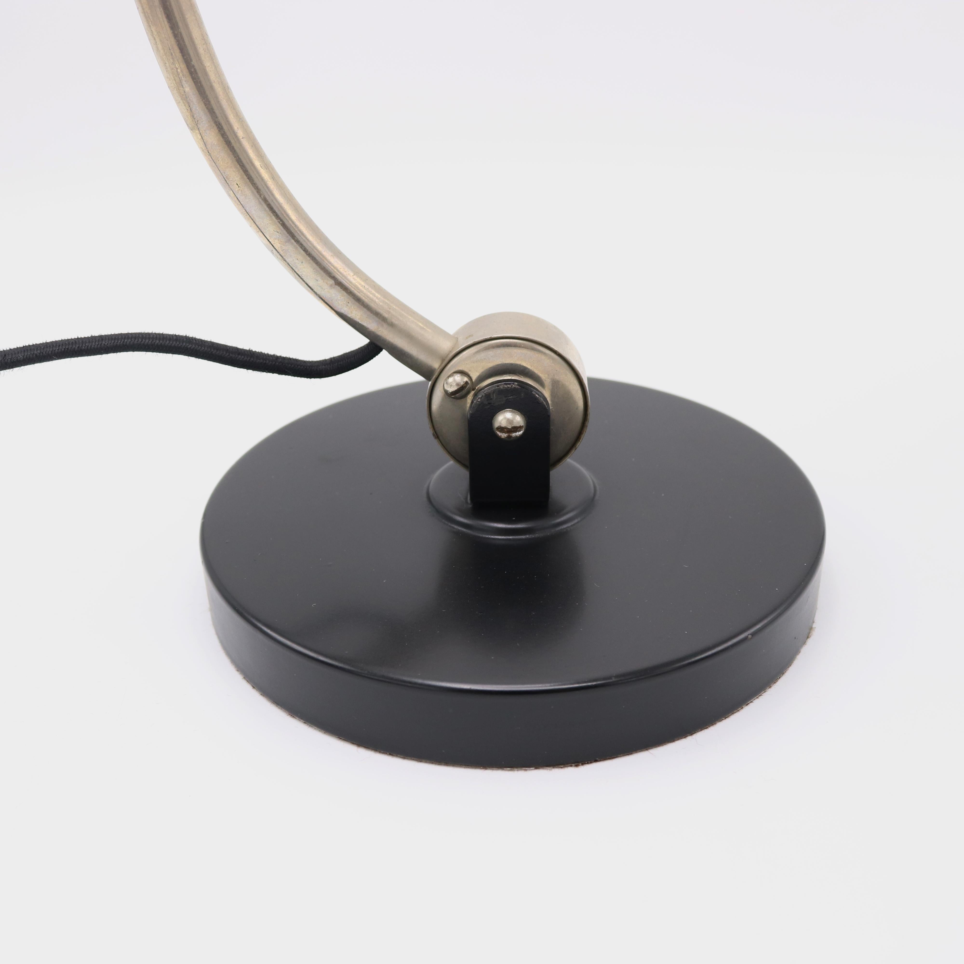 Schreibtischlampe im Stil von Christian Dell für Bros. Kaiser & Co. 20. Jahrhundert (Bauhaus) im Angebot