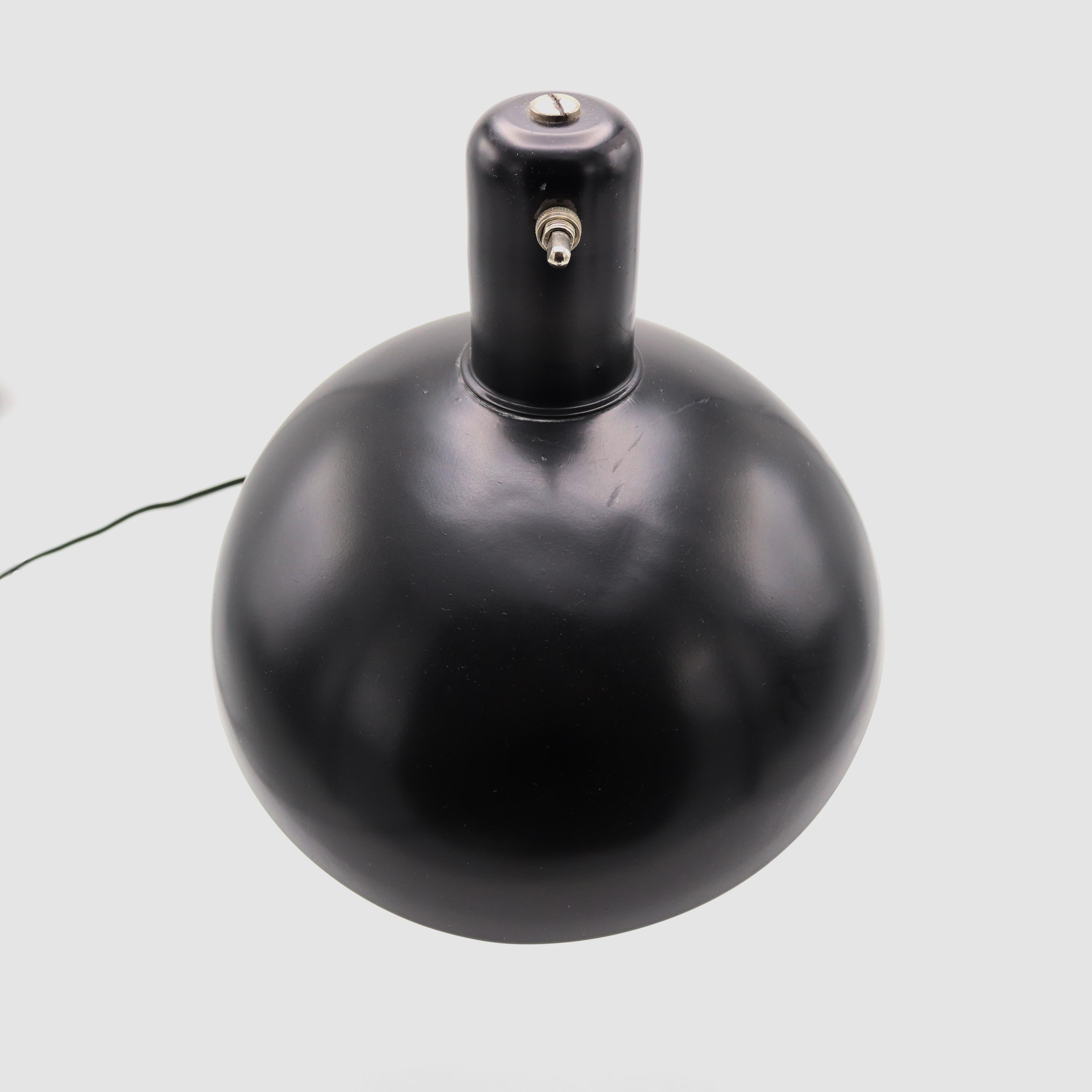 Schreibtischlampe im Stil von Christian Dell für Bros. Kaiser & Co. 20. Jahrhundert im Zustand „Gut“ im Angebot in New York, NY