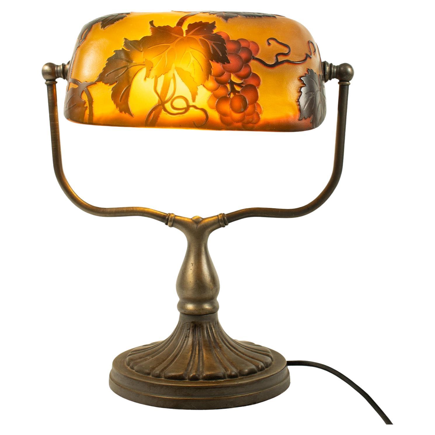 Jugendstil-Schreibtischlampe im Jugendstil im Stil von Emile GALLE mit Mehrschichtigem Glas im Angebot