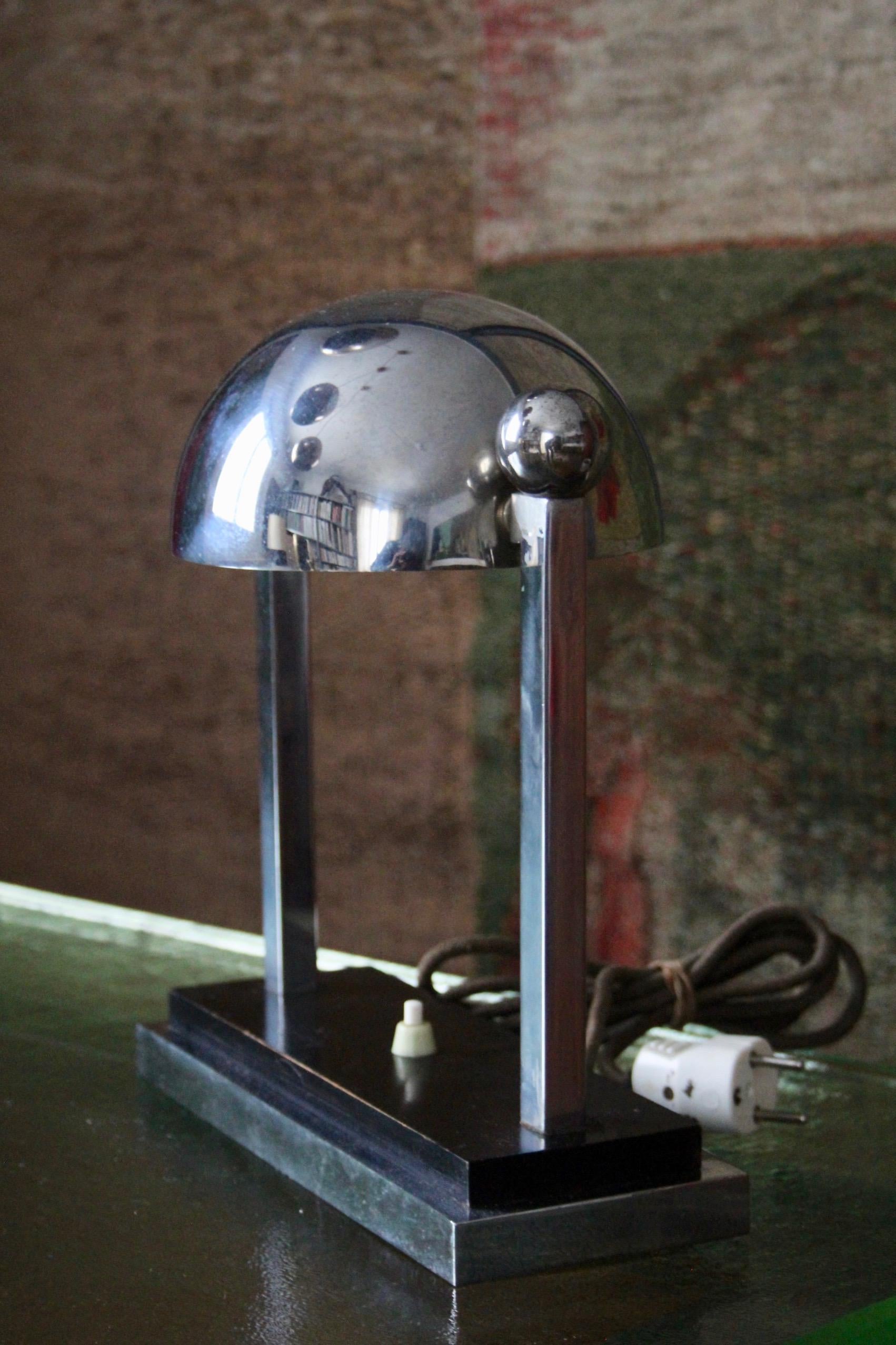 Lampe de bureau attribuée à Jacques Adnet en vente 3