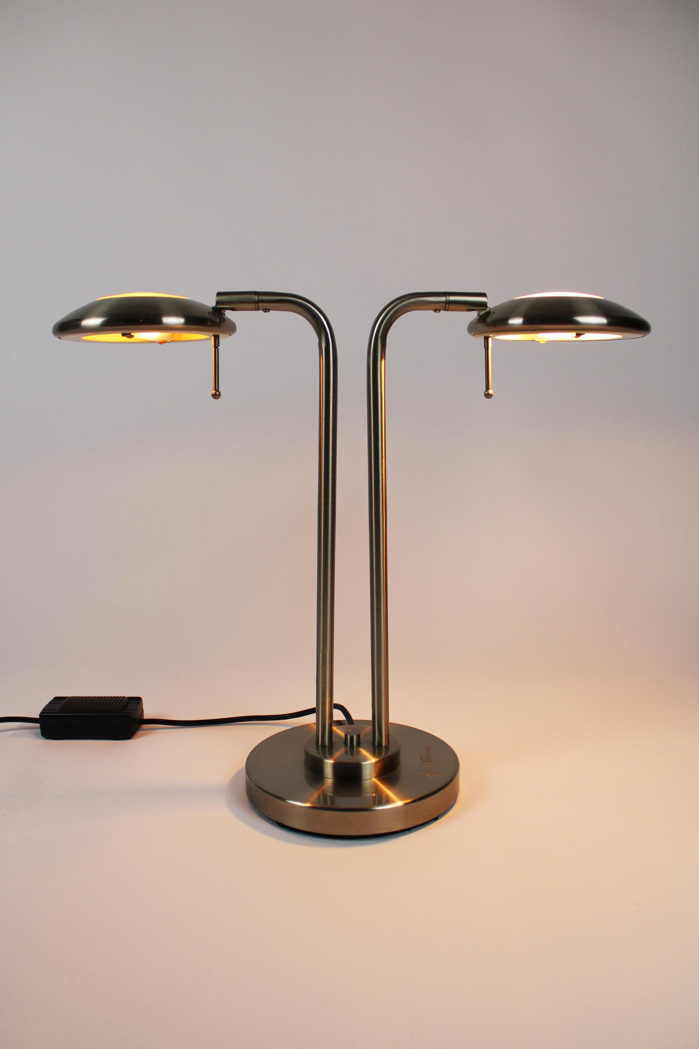 Transform your living space with this dynamic adjustable desk or table lamp, a delightful addition to your interior. With dual-sided flexibility, you have the freedom to rotate the lamp shades as you please. Crafted by Jan des Bouvrie, a