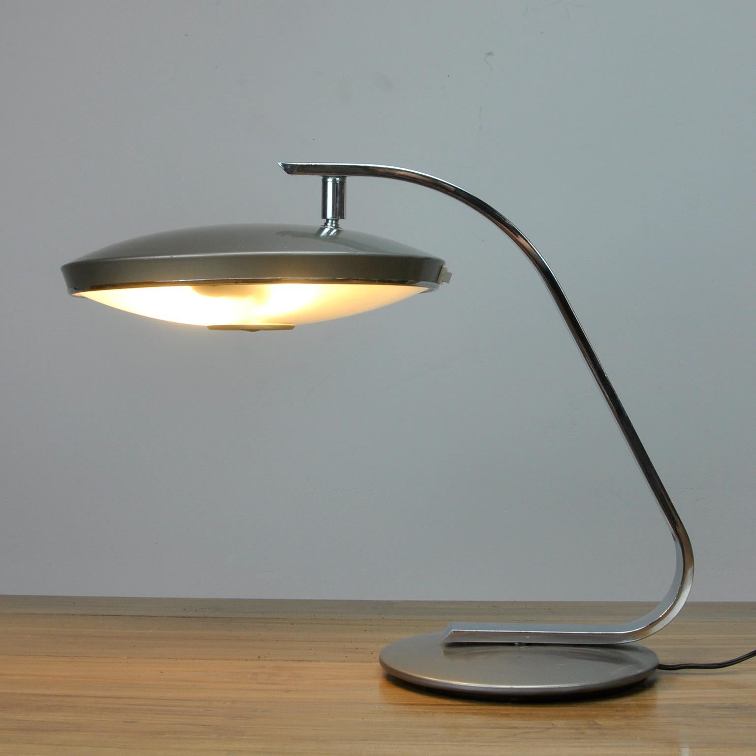Desk Lamp Model 520 by Fase, 1970's In Good Condition In Amsterdam, Noord Holland