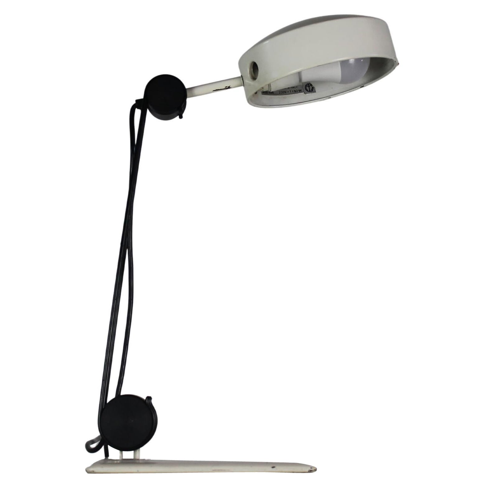 Schreibtischlampe Modell 665 aus weiß lackiertem Metall von Martinelli Luce, 1970er Jahre im Angebot