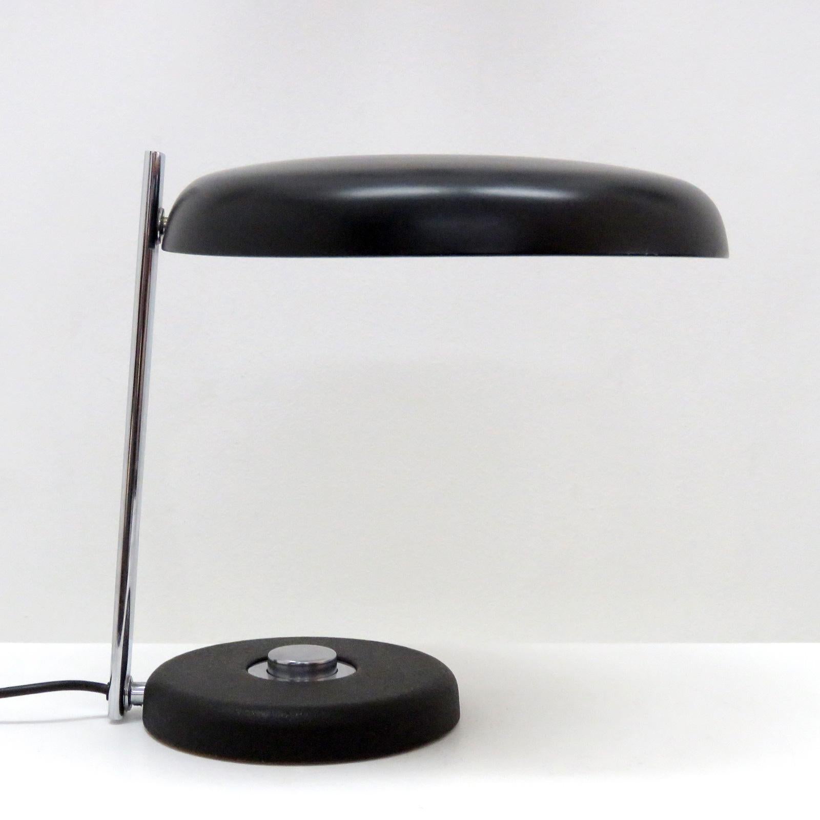 Wonderful table lamp 'Oslo' by Heinz Pfänder for Hillebrand, 1962, in chrome-plated and black enameled metal, on/off switch at the base, shade and arm rotate.