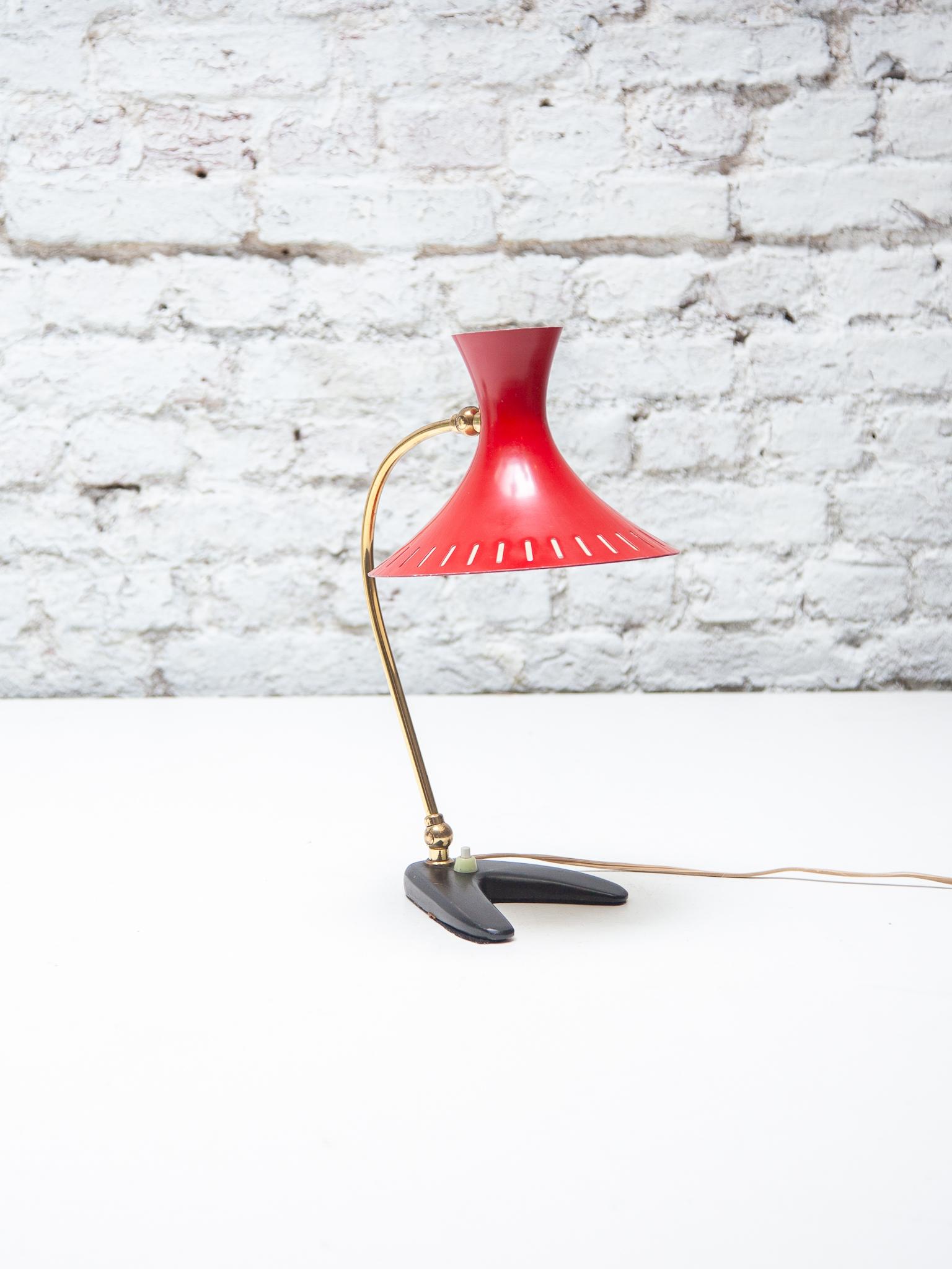 Metallo Lampada da scrivania con paralume rosso Mid Century Modern di Stilux Milano, anni '50 in vendita