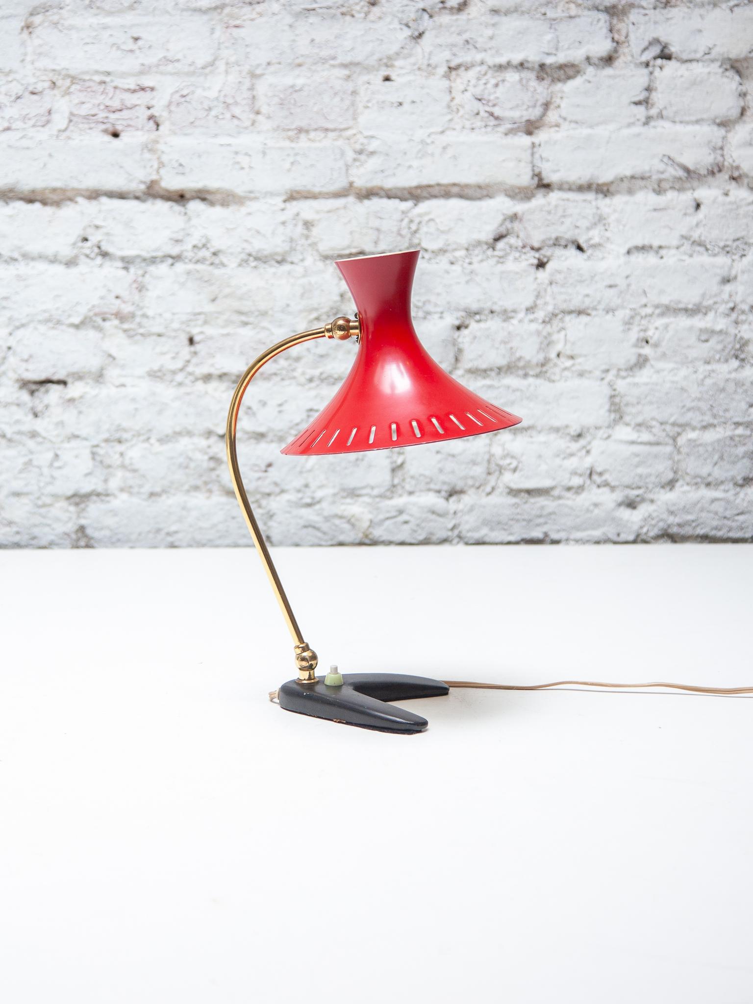 Lampada da scrivania con paralume rosso Mid Century Modern di Stilux Milano, anni '50 in vendita 1