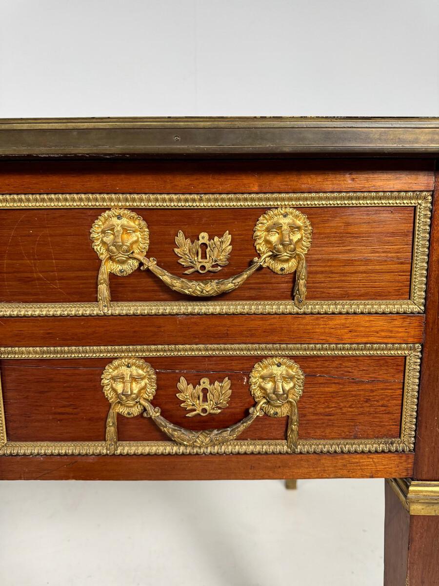 Bureau, Louis XVI, début XIXe, acajou bronze doré en vente 7