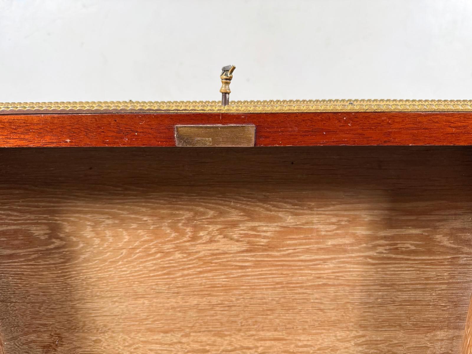 XIXe siècle Bureau, Louis XVI, début XIXe, acajou bronze doré en vente