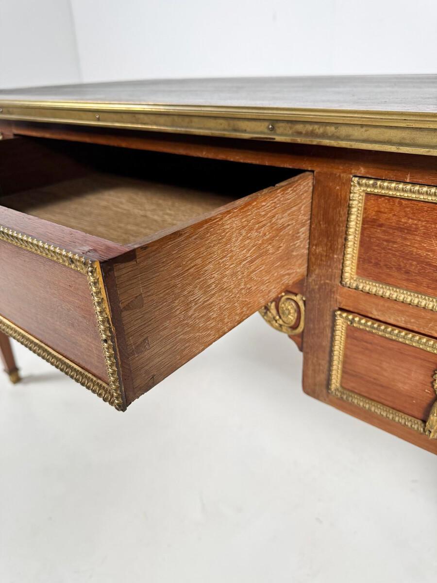 Bureau, Louis XVI, début XIXe, acajou bronze doré en vente 2