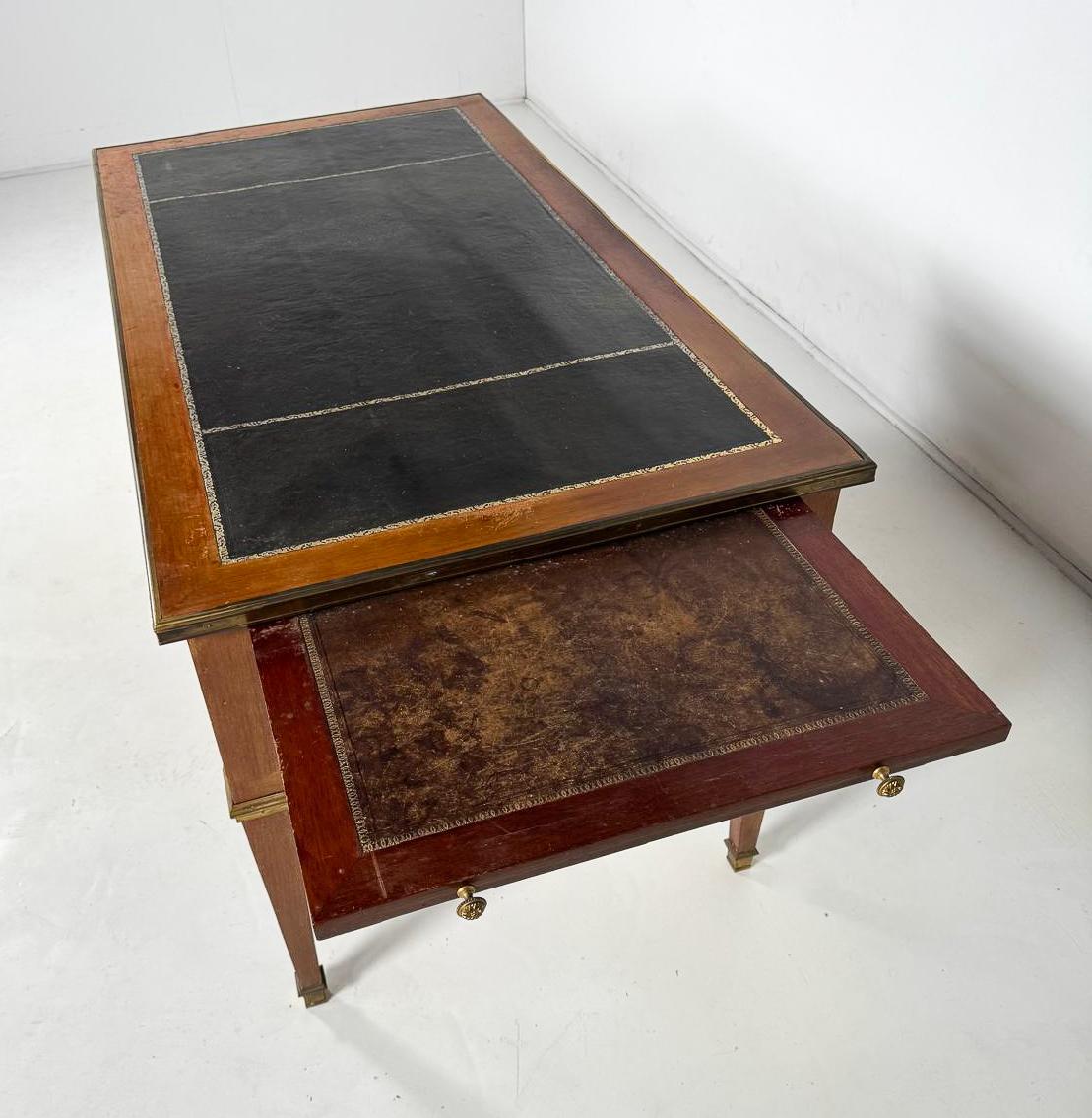 Bureau, Louis XVI, début XIXe, acajou bronze doré en vente 3
