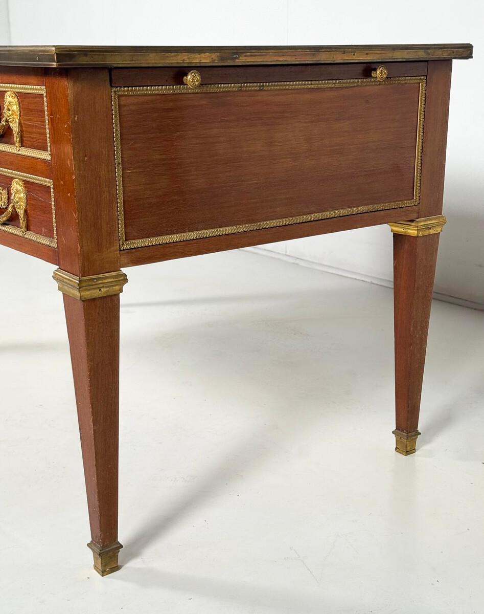 Bureau, Louis XVI, début XIXe, acajou bronze doré en vente 4