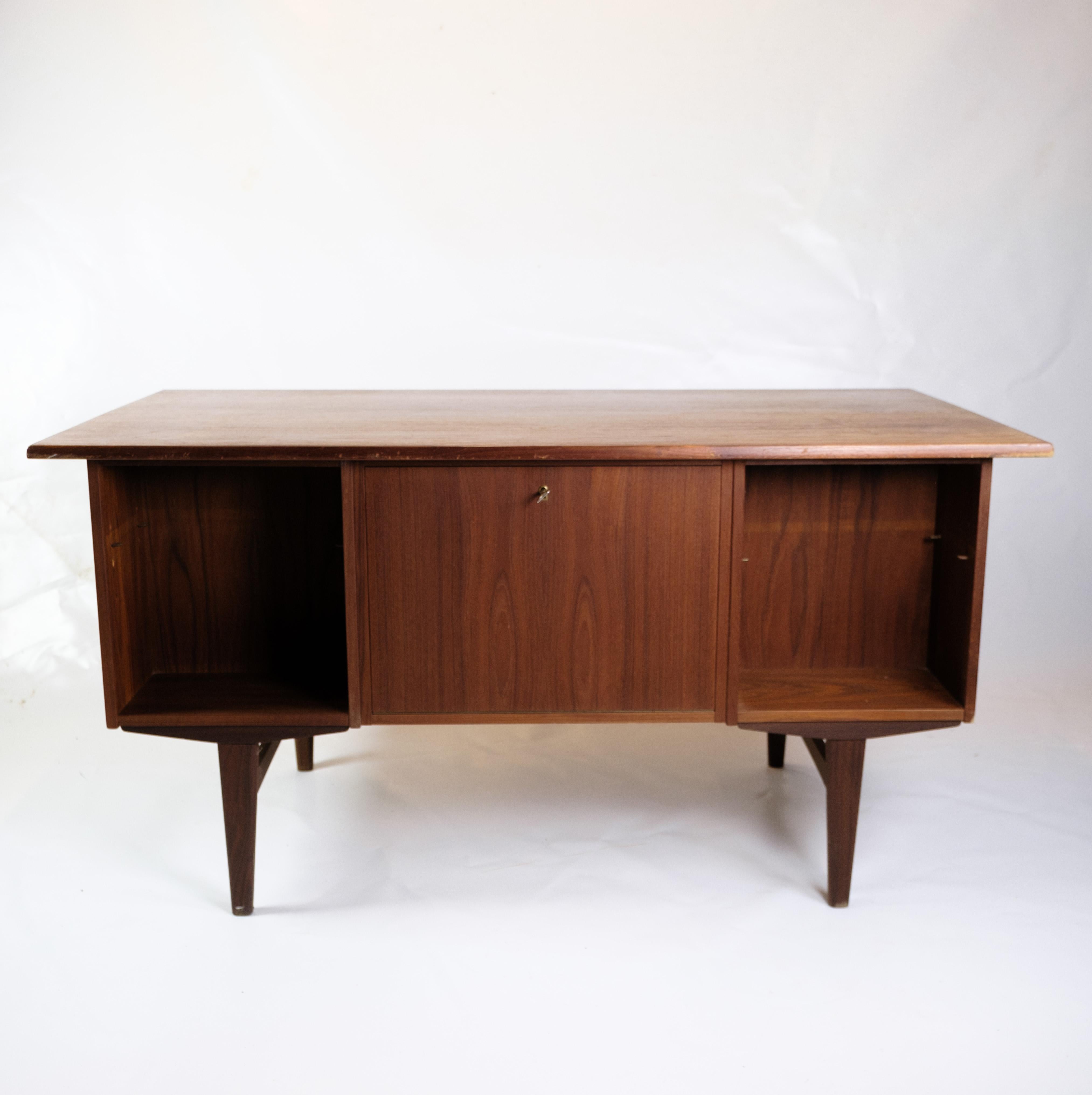 Schreibtisch aus Teakholz mit schwebender Tischplatte aus den 1960er Jahren im Angebot 5