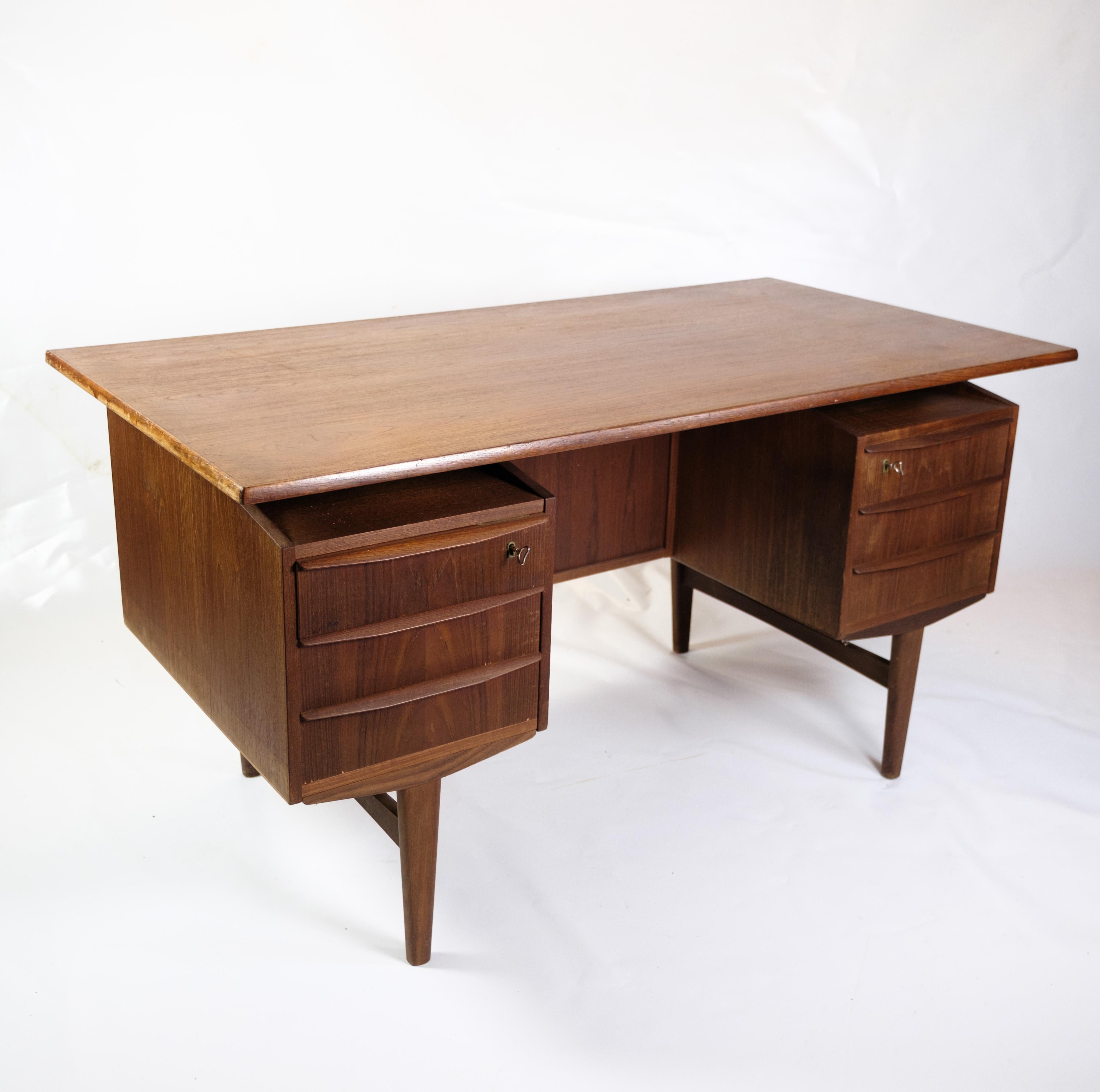 Schreibtisch aus Teakholz mit schwebender Tischplatte aus den 1960er Jahren im Angebot 3