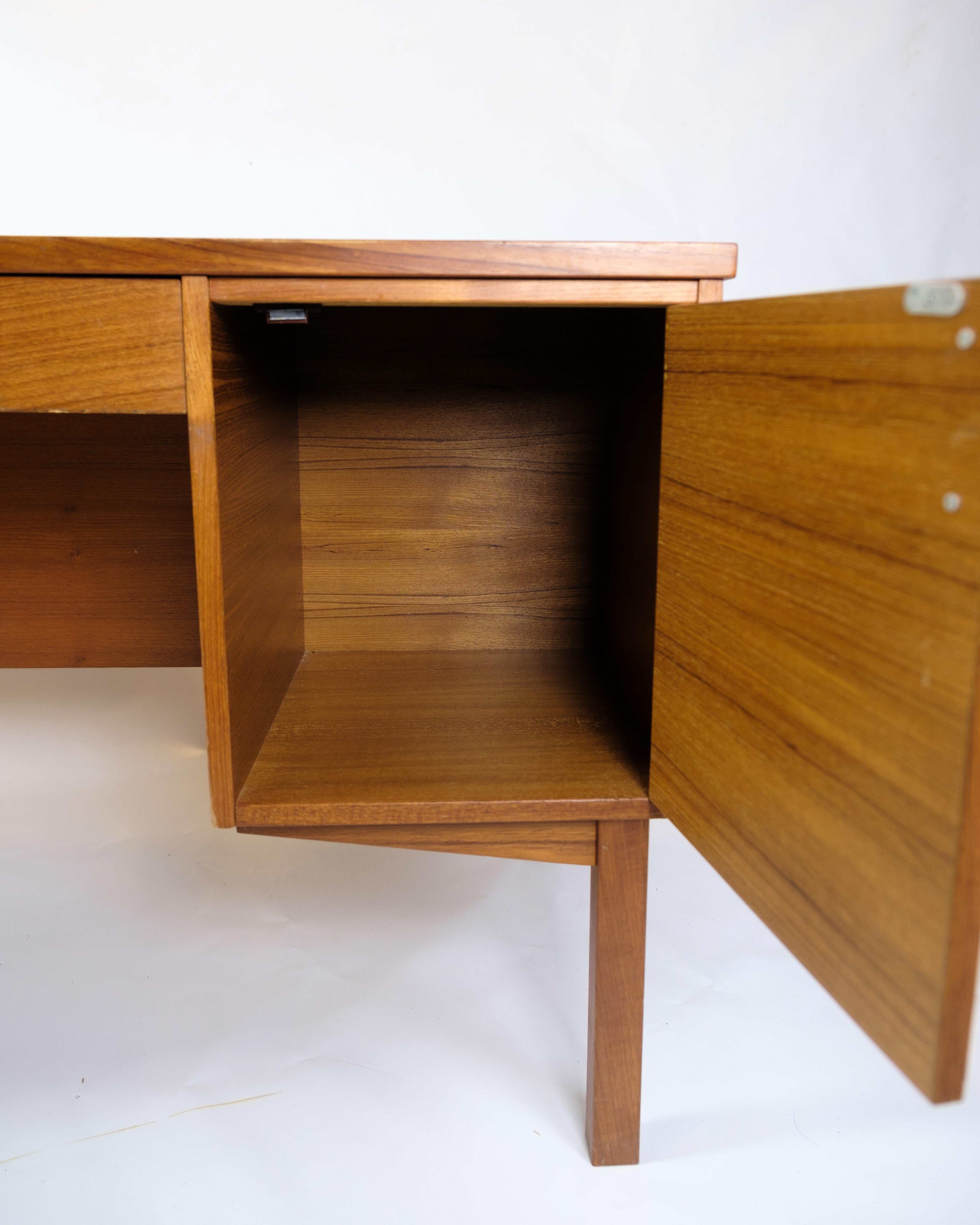 Desk Made in Teak of Danish Design From 1960s For Sale 1