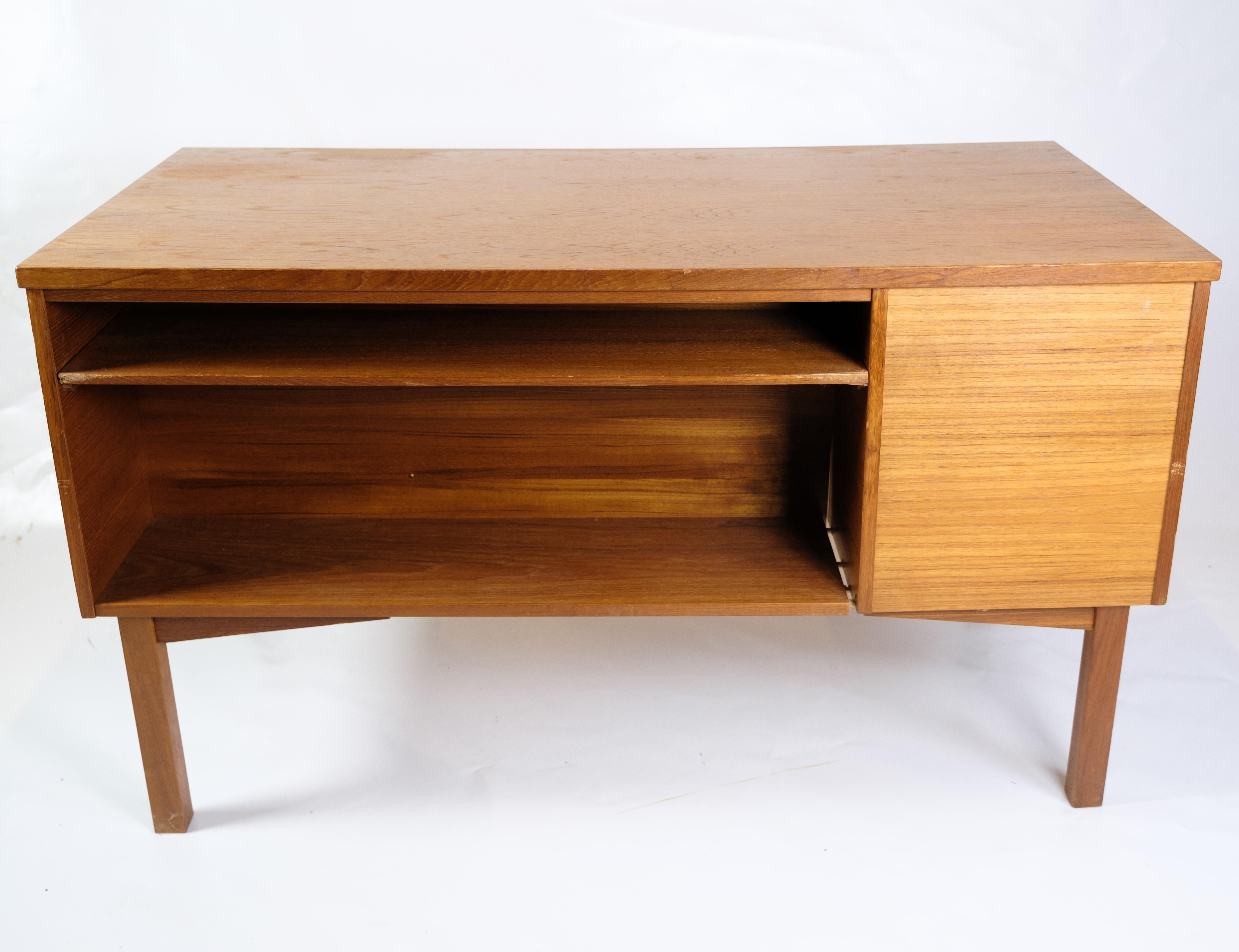 Desk Made in Teak of Danish Design From 1960s For Sale 4