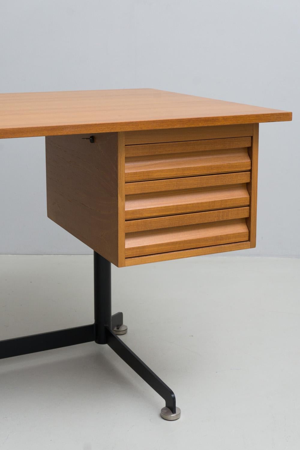 Italian Desk, Made of Walnut by Osvaldo Borsani, 1954 For Sale