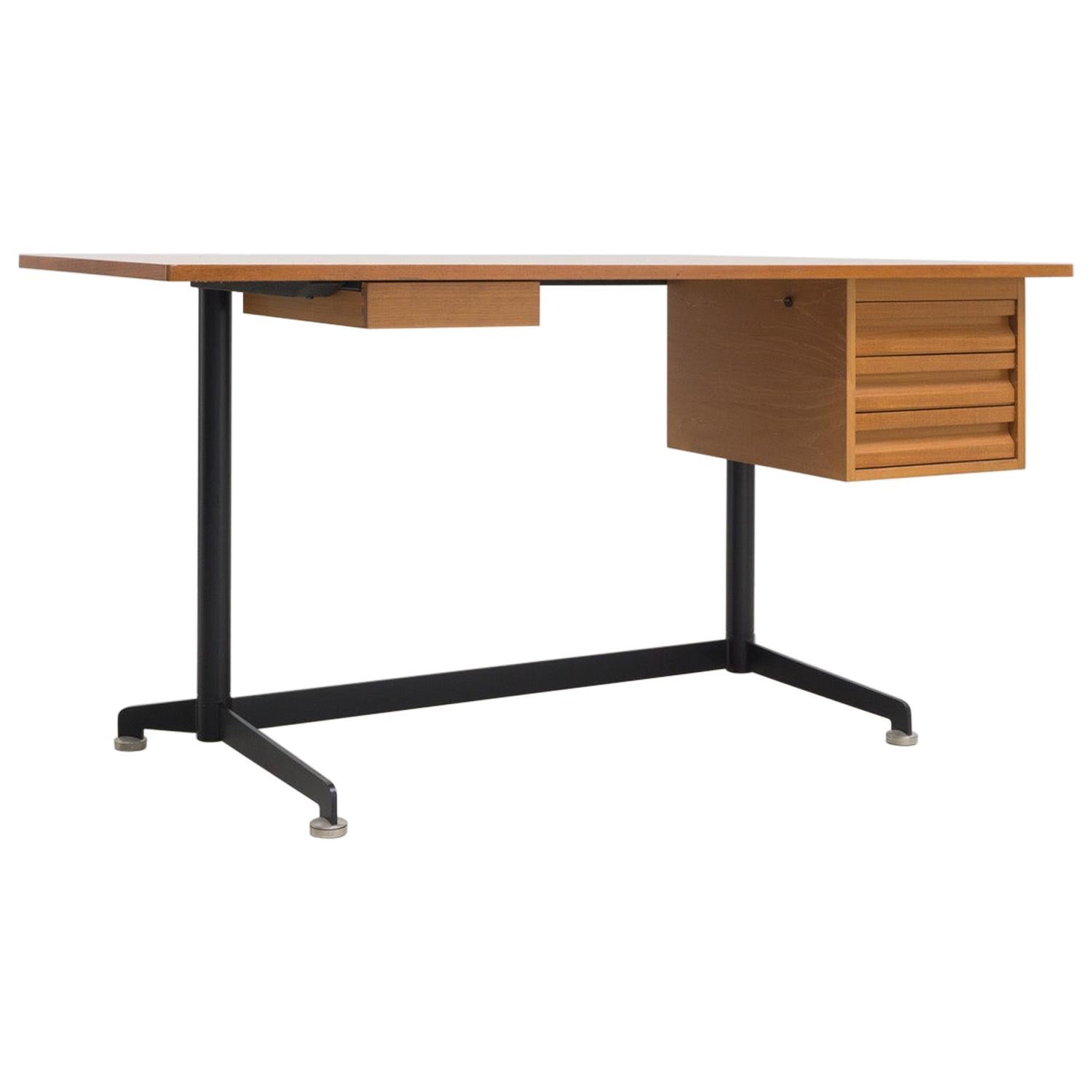 Desk, Made of Walnut by Osvaldo Borsani, 1954 For Sale