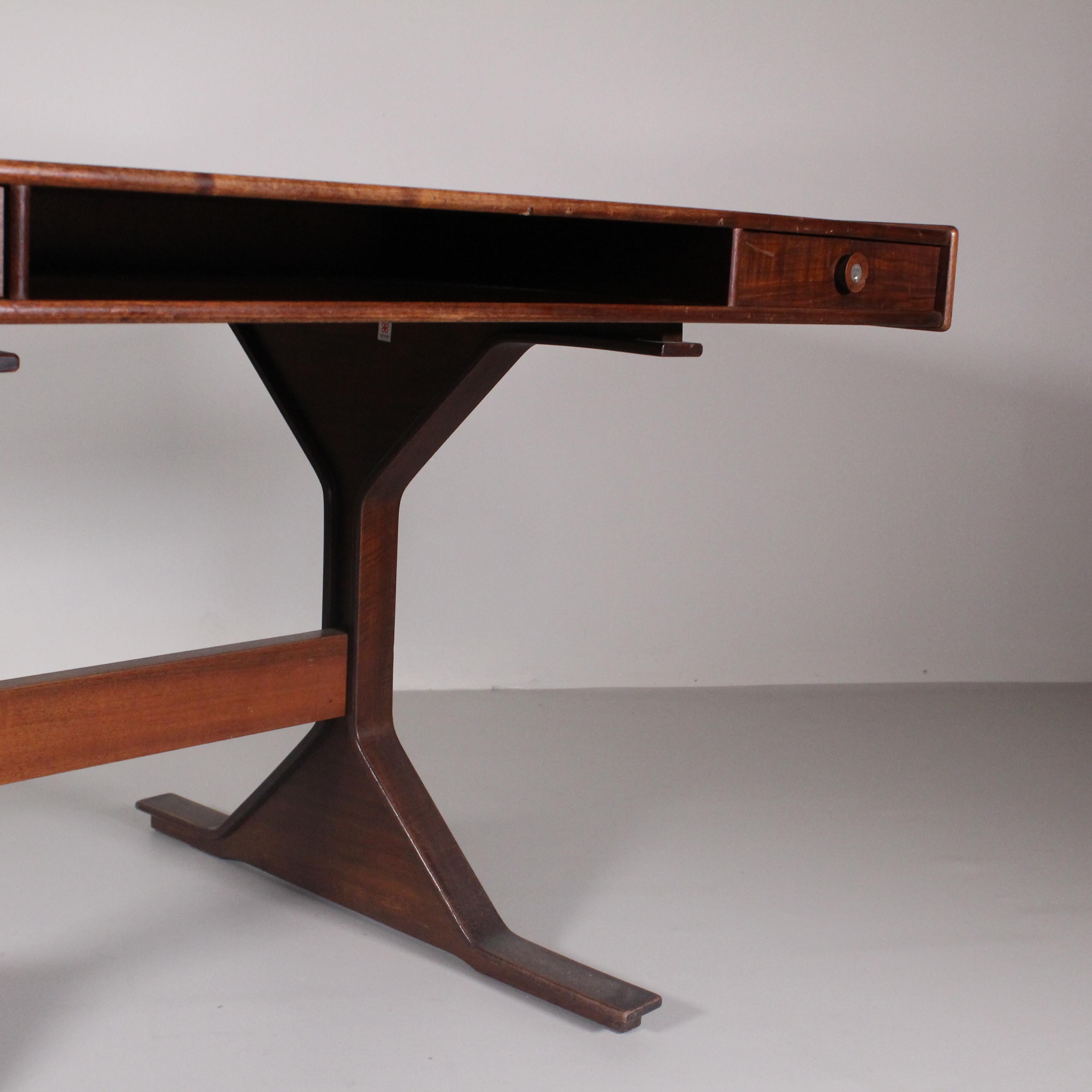 Mid-20th Century Desk Mod. 530 Gianfranco Frattini's  