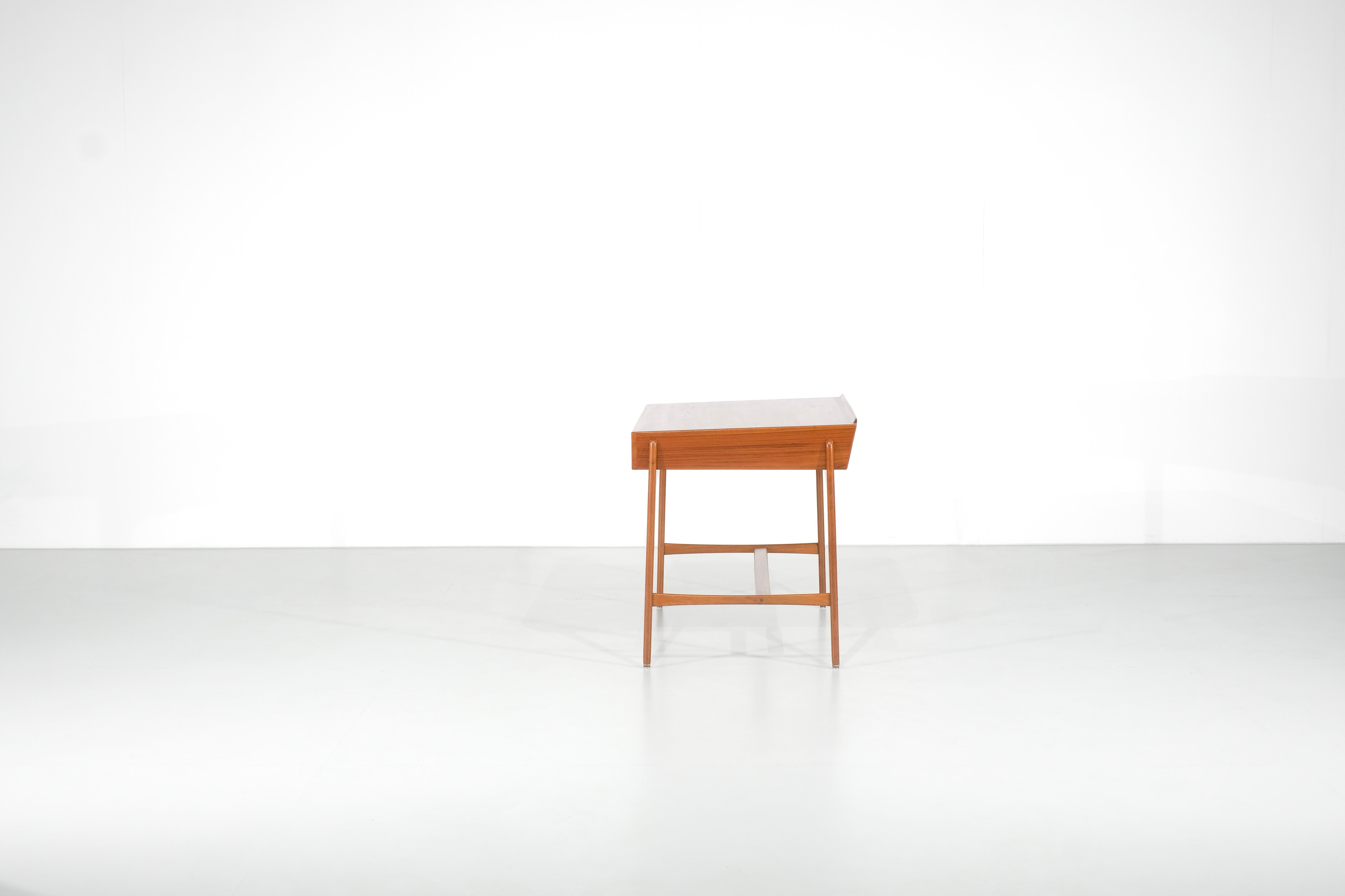 Scandinavian Modern Desk Model 200 by Svend Åge Madsen for Sigurd Hansen, Denmark 1958. For Sale