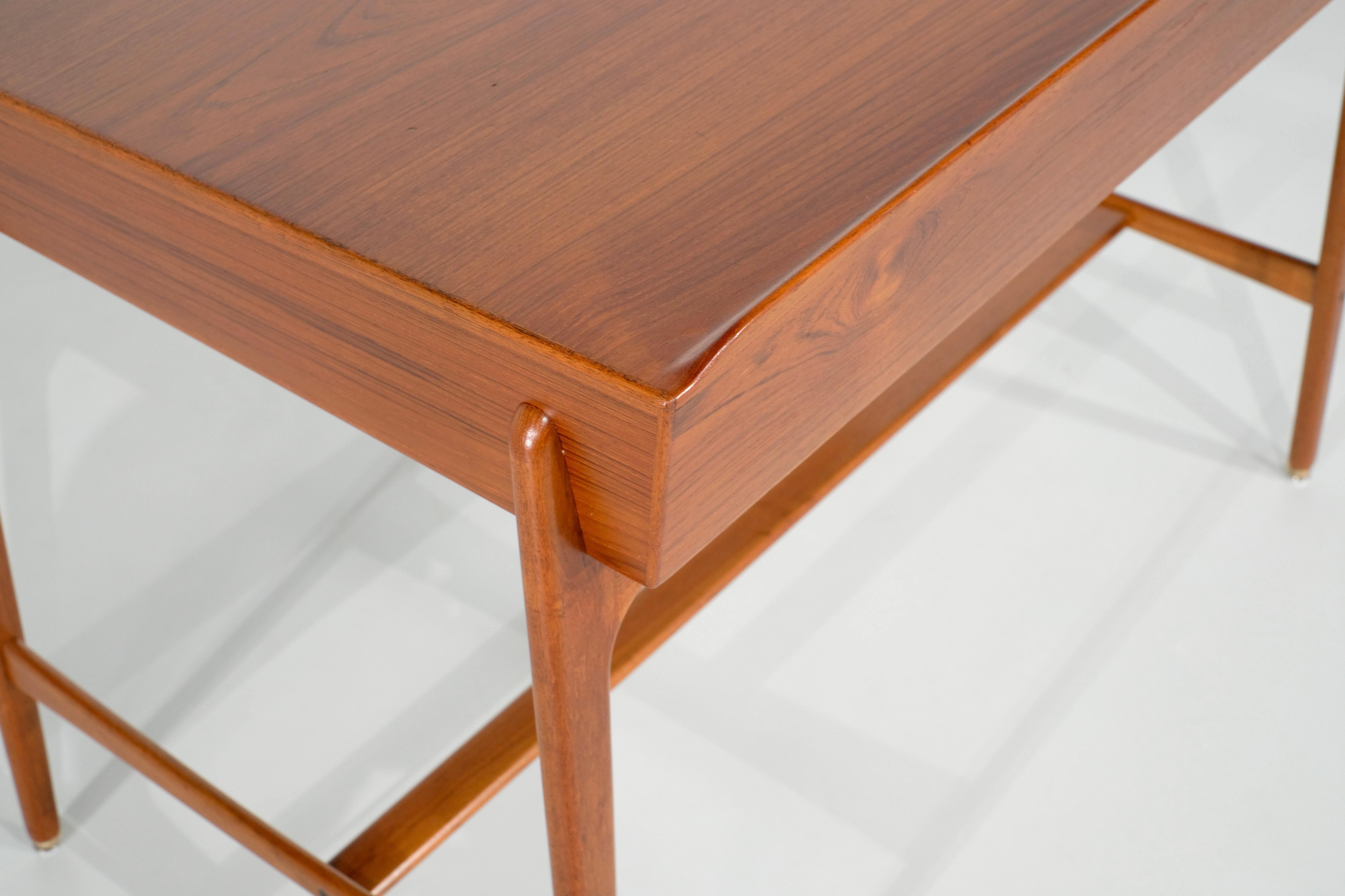Mid-20th Century Desk Model 200 by Svend Åge Madsen for Sigurd Hansen, Denmark 1958. For Sale
