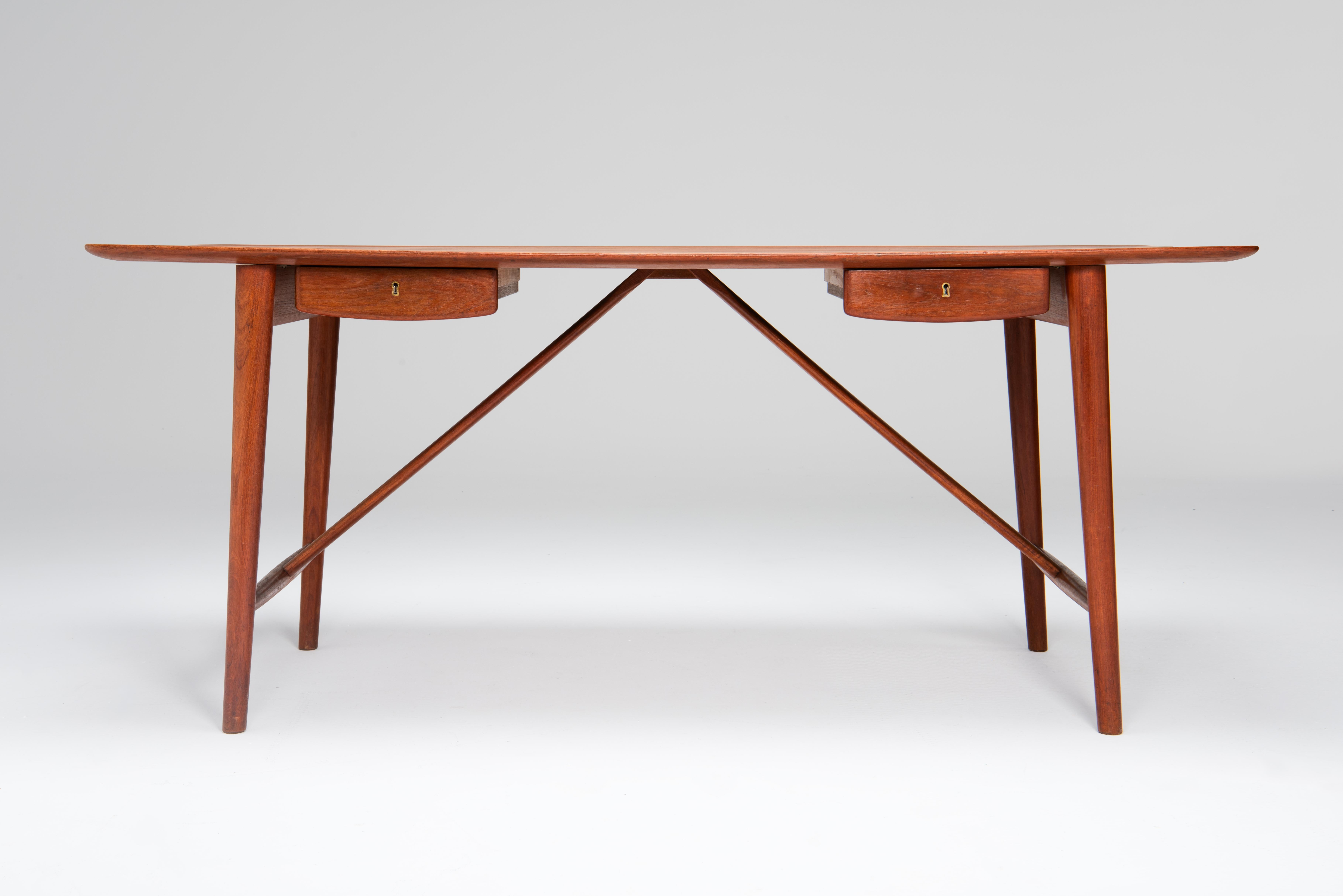 This beautiful and rare desk is made entirely from solid teak and designed by Peter Hvidt and Molgaard Nielsen in 1954 for Soborg in Denmark.
The desk offers excellent working space with a smooth surface and gently rounded edges and corners.The
